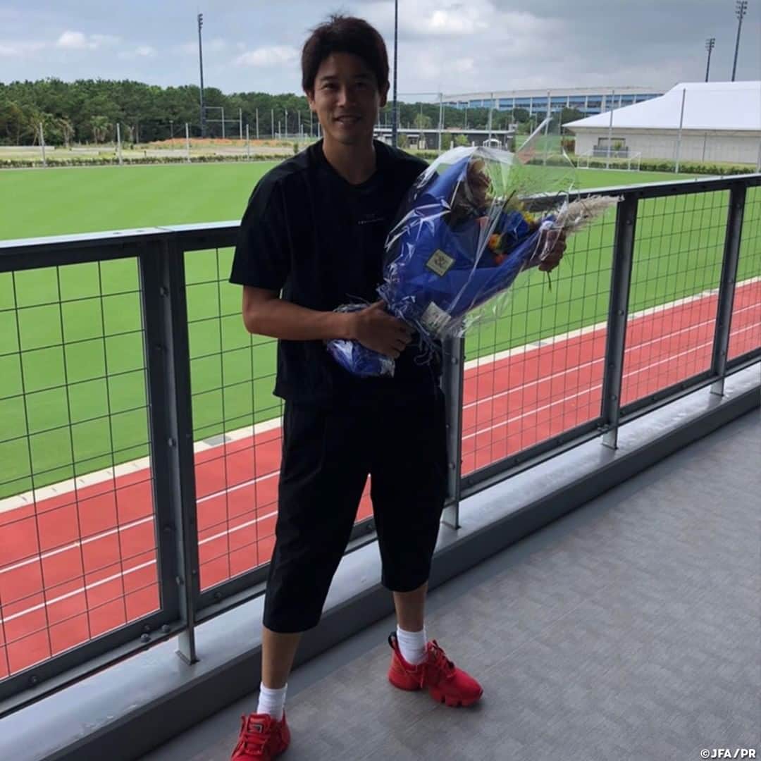日本サッカー協会さんのインスタグラム写真 日本サッカー協会instagram 昨日 元日本代表の 内田篤人 さんが 高円宮記念jfa夢フィールド に足を運んで下さいました 反町康治 技術委員長とともにピッチを見ながら雑談する姿も あらためて 長年の現役生活