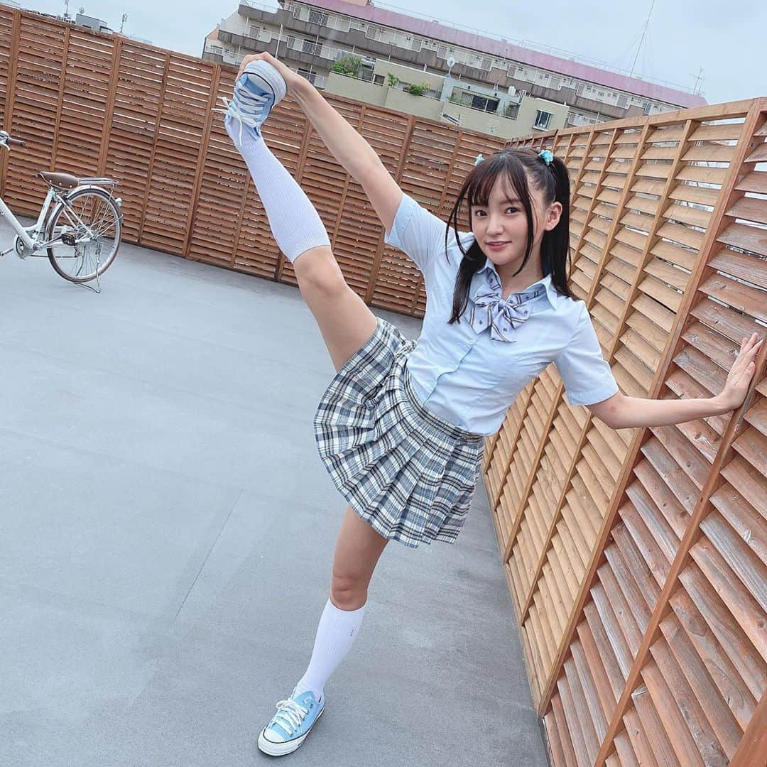 西永彩奈さんのインスタグラム写真 - (西永彩奈Instagram)「Ｙ字バランス！ 昔よりできなくなったな〜🤣🤣 #y字バランス#制服#schooluniform#japanesegirl」9月3日 10時59分 - nishinagaayana