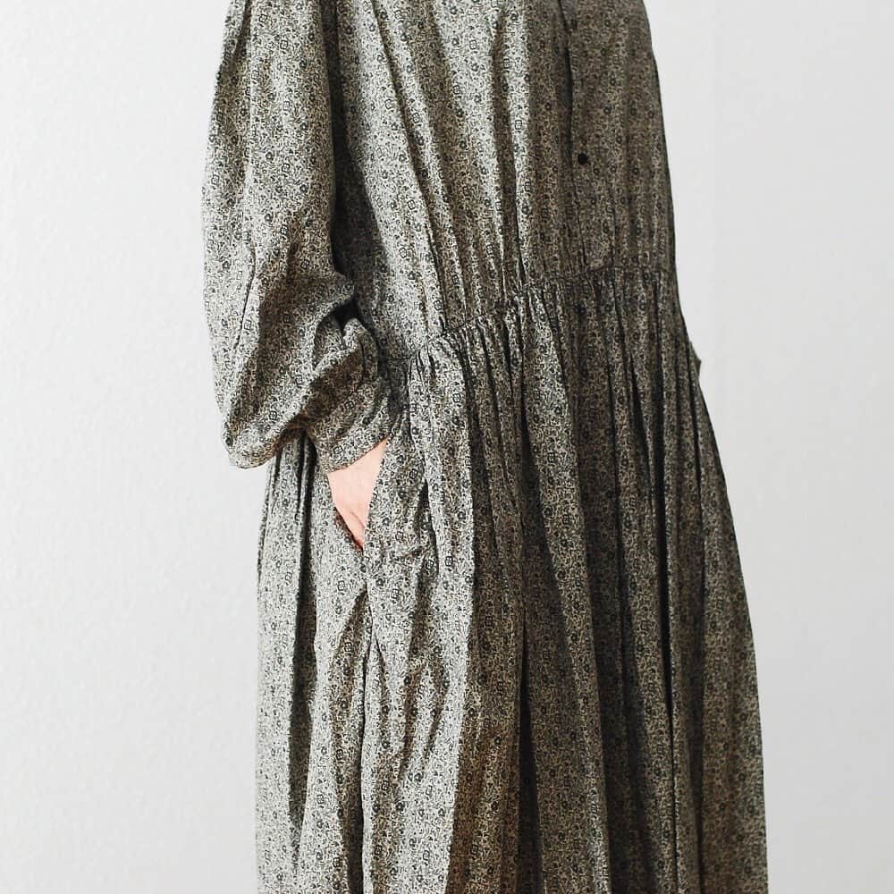 wonder_mountain_irieさんのインスタグラム写真 - (wonder_mountain_irieInstagram)「_ TOUJOURS / トゥジュー “Classic Gathered Dress - GARMENT DYE CLASSIC FLORAL PRINT COTTON CLOTH” ￥61,600- _ 〈online store / @digital_mountain〉 https://www.digital-mountain.net/shopdetail/000000012230/ _ 【オンラインストア#DigitalMountain へのご注文】 *24時間受付 *15時までのご注文で即日発送 * 1万円以上ご購入で送料無料 tel：084-973-8204 _ We can send your order overseas. Accepted payment method is by PayPal or credit card only. (AMEX is not accepted)  Ordering procedure details can be found here. >>http://www.digital-mountain.net/html/page56.html  _ 本店：#WonderMountain  blog>> http://wm.digital-mountain.info _ #wm_ladies  #TOUJOURS  #トゥジュー _ 〒720-0044  広島県福山市笠岡町4-18  JR 「#福山駅」より徒歩10分 #ワンダーマウンテン #japan #hiroshima #福山 #福山市 #尾道 #倉敷 #鞆の浦 近く _ 系列店：@hacbywondermountain _」9月3日 11時26分 - wonder_mountain_