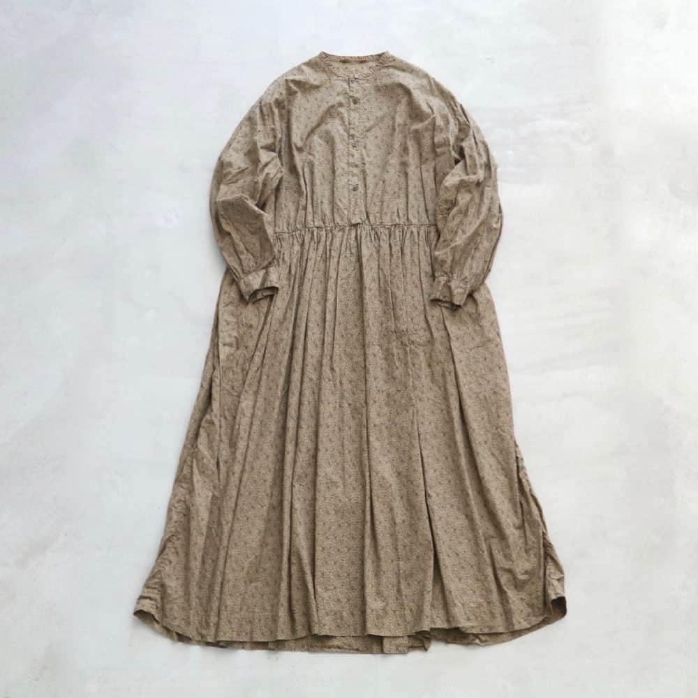 wonder_mountain_irieさんのインスタグラム写真 - (wonder_mountain_irieInstagram)「_ TOUJOURS / トゥジュー “Classic Gathered Dress - GARMENT DYE CLASSIC FLORAL PRINT COTTON CLOTH” ￥61,600- _ 〈online store / @digital_mountain〉 https://www.digital-mountain.net/shopdetail/000000012230/ _ 【オンラインストア#DigitalMountain へのご注文】 *24時間受付 *15時までのご注文で即日発送 * 1万円以上ご購入で送料無料 tel：084-973-8204 _ We can send your order overseas. Accepted payment method is by PayPal or credit card only. (AMEX is not accepted)  Ordering procedure details can be found here. >>http://www.digital-mountain.net/html/page56.html  _ 本店：#WonderMountain  blog>> http://wm.digital-mountain.info _ #wm_ladies  #TOUJOURS  #トゥジュー _ 〒720-0044  広島県福山市笠岡町4-18  JR 「#福山駅」より徒歩10分 #ワンダーマウンテン #japan #hiroshima #福山 #福山市 #尾道 #倉敷 #鞆の浦 近く _ 系列店：@hacbywondermountain _」9月3日 11時26分 - wonder_mountain_