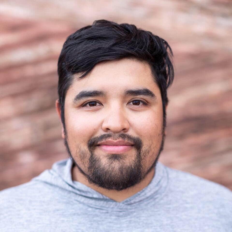 トミー・コールドウェルのインスタグラム：「I’m very excited to chat with Dr. Len Necefer, Ph.D., during our upcoming Route-Finding convo on Thursday, September 3 at 10am PST @patagonia_climb    Len is a member of the Navajo Nation, and along with being a passionate climber, biker, and skier, he’s also a professor of American Indian studies and Public Policy at the University of Arizona, founder and CEO of @nativesoutdoors,  a memes god and master of social media satire. Topics for Thursday will include route naming and the nuances of land acknowledgment. We may also get to hear more about his recent trip—with @tarakerzhner and supported by @InsideNatGeo—to the Najavo Nation, one of the communities most impacted by COVID-19. Again, that’s Thursday, September 3 at 10am PST @patagonia_climb . See you there! #routefinding」