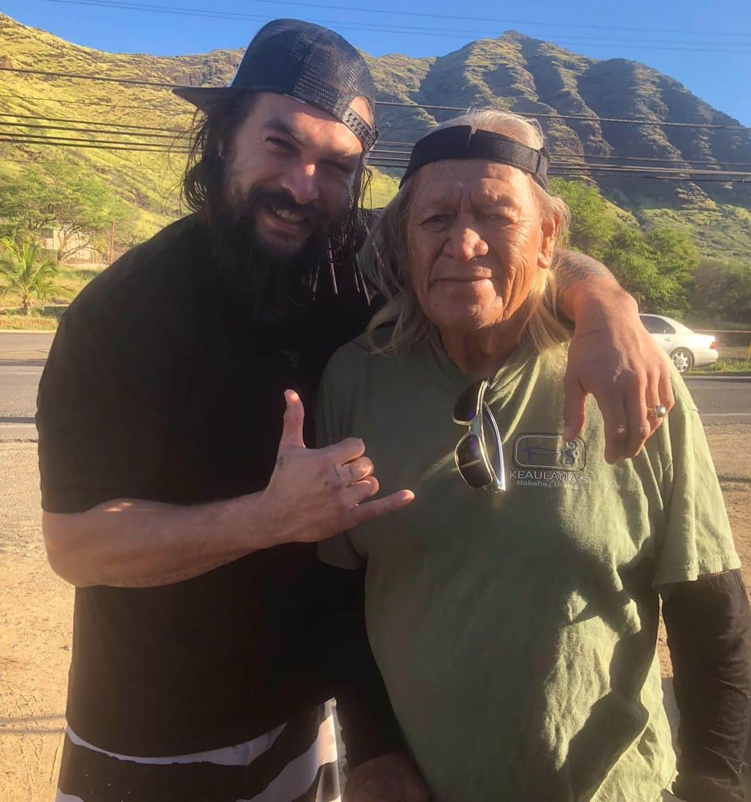 ジェイソン・モモアさんのインスタグラム写真 - (ジェイソン・モモアInstagram)「happy birthday to one of my heros. i love you UNKO BUFF  i miss home wish i was on the west side  all my aloha ohana j. 💋♥️😍aunty momi」9月3日 11時58分 - prideofgypsies