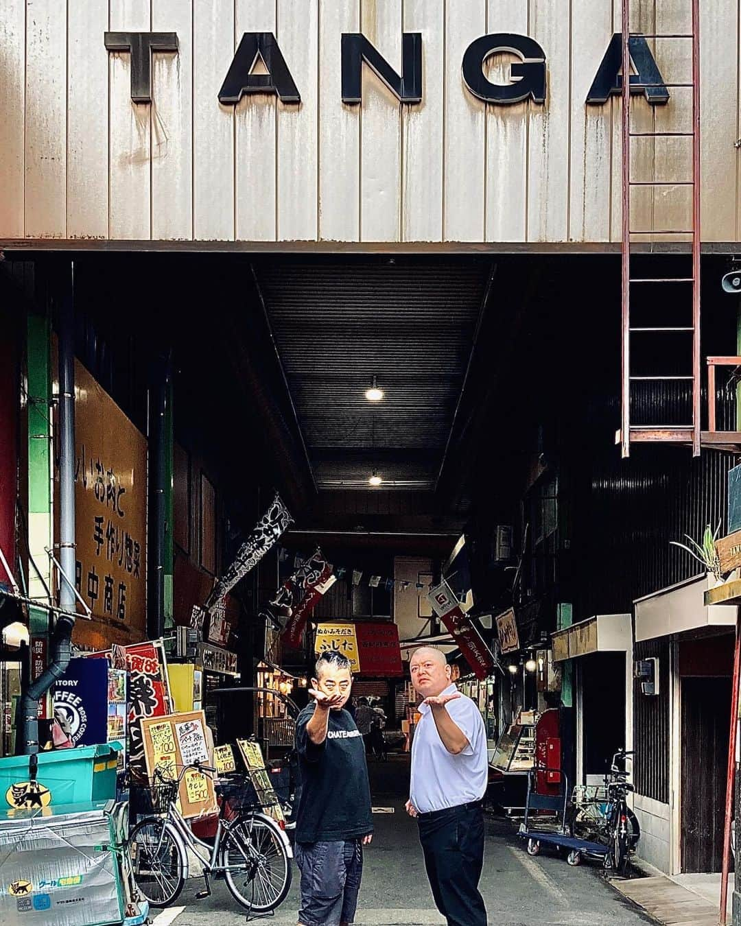 HAMADAHISATOさんのインスタグラム写真 - (HAMADAHISATOInstagram)「WAGYUMAFIA JAPAN JETSET TOUR FINALLY ARRIVED AT TANGA MARKET WITH @teruzushi AND WE DISCUSSED OUT NEXT DESTINATION IN MEXICO 🇲🇽 GET READY FOR OUR WORLD TOUR ANNOUNCEMENT SOON🔥 . PEPARAR POR NUESTROS EVENT EN PREPARAR POR NUESTROS EVENT EN MÈXICO EN EL AÑO 2021‼️  . #wagyumafia #teruzushi #worldtour2021 #戸畑 #旦過」9月3日 12時00分 - wagyumafia