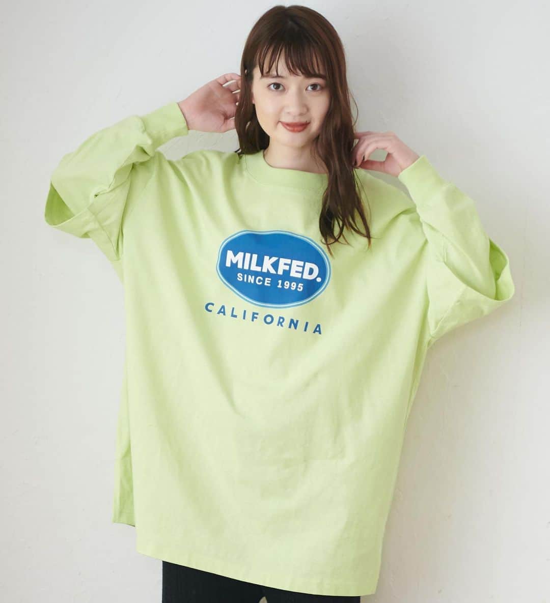 のインスタグラム：「＼LAYERED SLEEVE BIG LOGO TOP／﻿﻿ ﻿新作続々入荷しています♥️ ﻿ 1枚でレイヤードスタイルが 楽しめるトップス！ いま買って秋まで楽しめるアイテム♥️ ﻿ 画面をタップして商品情報をチェック🏷✔︎ ﻿ ﻿ ┈┈通販サイトはこちら┈┈﻿ ・Official online store calif﻿ ・ZOZOTOWN ﻿ 悩んだときはお気に入り登録！﻿ ┈┈┈┈┈┈┈┈┈┈┈┈┈﻿ ﻿ #milkfed #milkfedjp﻿ #ミルクフェド ﻿ #ガーリーストリート﻿ @asukanakajo」