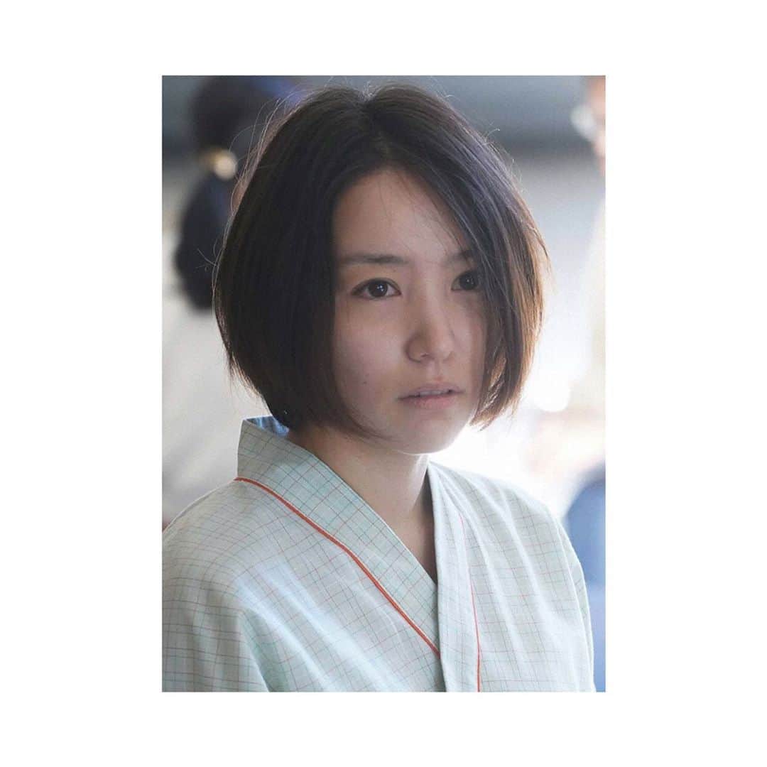 徳永えりのインスタグラム：「... 📢お知らせ📢 フジテレビ系木曜劇場 「アンサングシンデレラ 病院薬剤師の処方箋」 第9話 若月陽菜役で出演いたします🏥 (9月10日22:00〜放送予定) ' 先日まで向き合っていた役は彼女のことでした🙏 育児ノイローゼからのOD(薬の過剰摂取)、 そして薬への依存と重たい物語ではありますが、 どうしようもなく何かにすがりたくなる思いは、 決して他人事ではないと私は思います。 これは不器用ながらも"生きよう"とする人のお話です。 彼女の抱えきれないほどの辛さと、 もどかしさを感じながら演じさせて頂きました🌱 皆さまにも是非、見届けてほしいです😌」