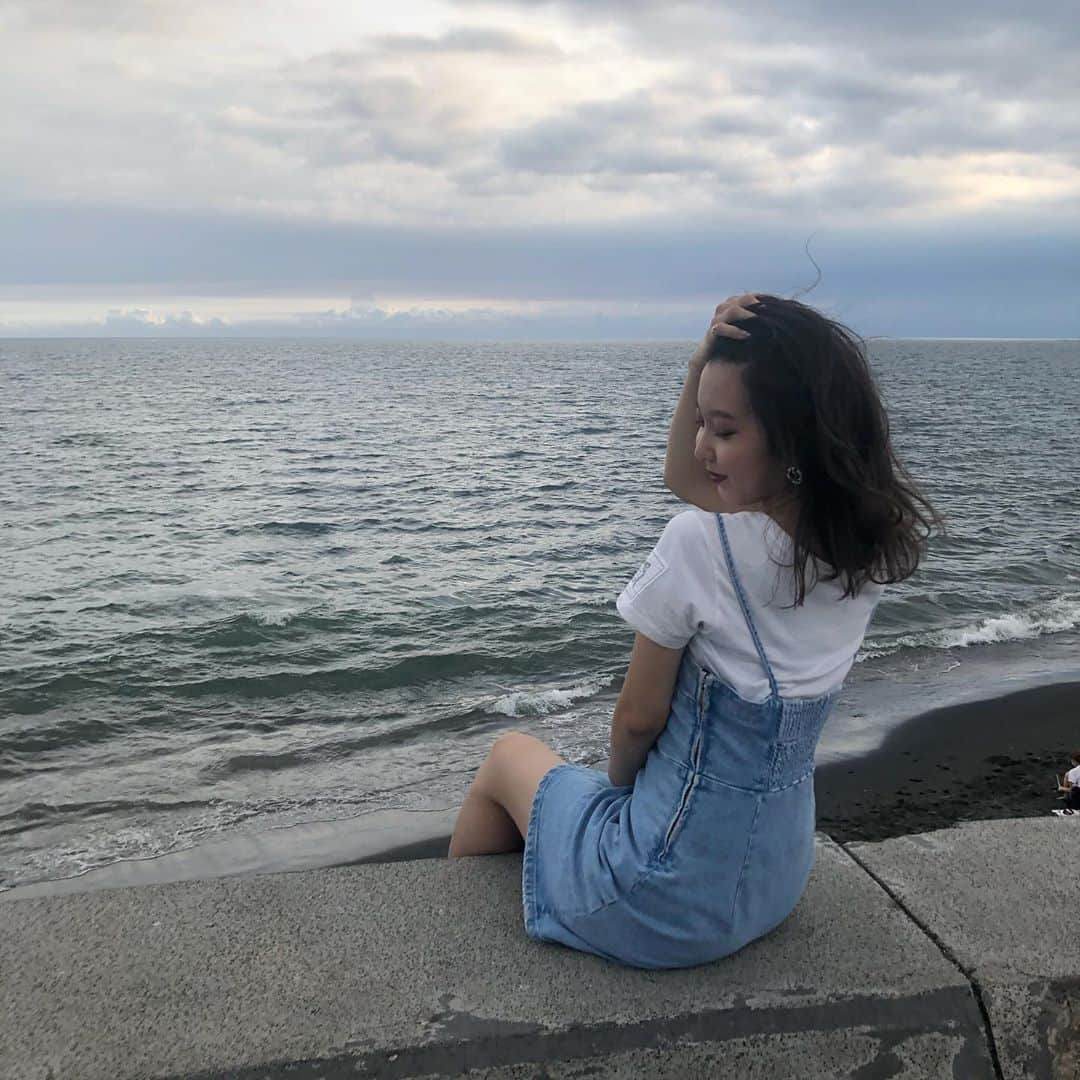 竹村夏音のインスタグラム：「風が強すぎて髪の毛荒れに荒れまくっとったけん、髪の毛かきあげちゃったよね🧏🏼‍♀️笑  今日も1日はっぴーな日になりますようにっ🌈  本日の#のんポチ とTwitterの固定している投稿のRTどうかよろしくお願いします🥺 Twitter→ 【ms5_obirin20】 いつもお願いばかりでごめんね、、  悔いが残らないように全力で楽しみたい！💖 みんなも一緒に楽しんでいこうね♡」