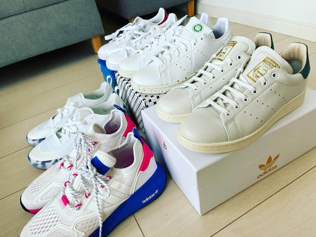 小林里歌子のインスタグラム：「おNew sneakers👟✨ . リサイクル素材で作られた地球に優しいスニーカー😊 スタンスミスぜひ✌️ . いつもありがとうございます‼︎」