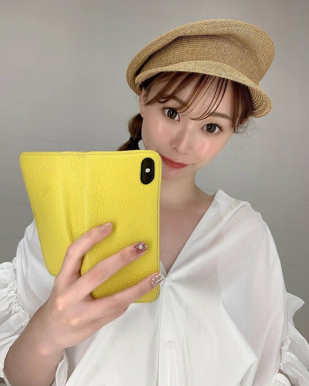 のインスタグラム：「ㅤㅤㅤ  7月20日にオープンしたばかりの ゼティスビューティークリニックさんへ 行ってきたよ〜っっ😊💛💛  店内はイエローを基調としていて めちゃくちゃ可愛いしオシャレ✨✨ イエロー大好き娘にはテンションあがった😇  私はクリスタルとダーマペン4をしたよ🤗  ㅤㅤㅤ  クリスタルは脂肪を冷却して 死滅させてサイズダウンさせる 医療用冷却脂肪分解装置✌️ かれんは内ももにしてもらった🥰 全然痛くなくて痩せれるなんて神機会🥺🙏 ※私はなかったけど内出血がおこる場合があるみたいです。  ㅤㅤㅤ  ダーマペン4は極細の針を真皮層まで通し 創傷治癒力を利用して肌の再生を図る治療法✌️ コラーゲンが増え、新陳代謝が促進されることで ニキビや色素沈着によるニキビ跡や毛穴の開き 毛穴のたるみ、小ジワといったお悩み改善や 肌の衰えを防ぐ効果があるねんっっ❤️ 凄くない？？？？？😳  ダーマペンした当日と次の日は赤みが出ていたけど 3日目にはだいぶひいてとぅるとぅるになってきた✨ 中井先生の肌がとぅるんとぅるんすぎて 先生の肌になれるように頑張って通います〜🙆‍♀️💓  気になるインフルエンサーの子や お友達はお得になるので ぜひ紹介するので言ってね〜✌️  ゼティスビューティークリニック大阪心斎橋院 @zetithbeautyclinic_osaka 中井孝昌医師 @zetith.nakai  #ゼティスビューティークリニック #ゼティスビューティークリニック大阪心斎橋院 #レーザートーニング #ニキビ改善  #ニキビ跡改善  #ダーマペン #心斎橋クリニック #美肌  #岡島かれん #クリスタル #痩身 #医療痩身 #ダイエット #簡単ダイエット #簡単痩身」