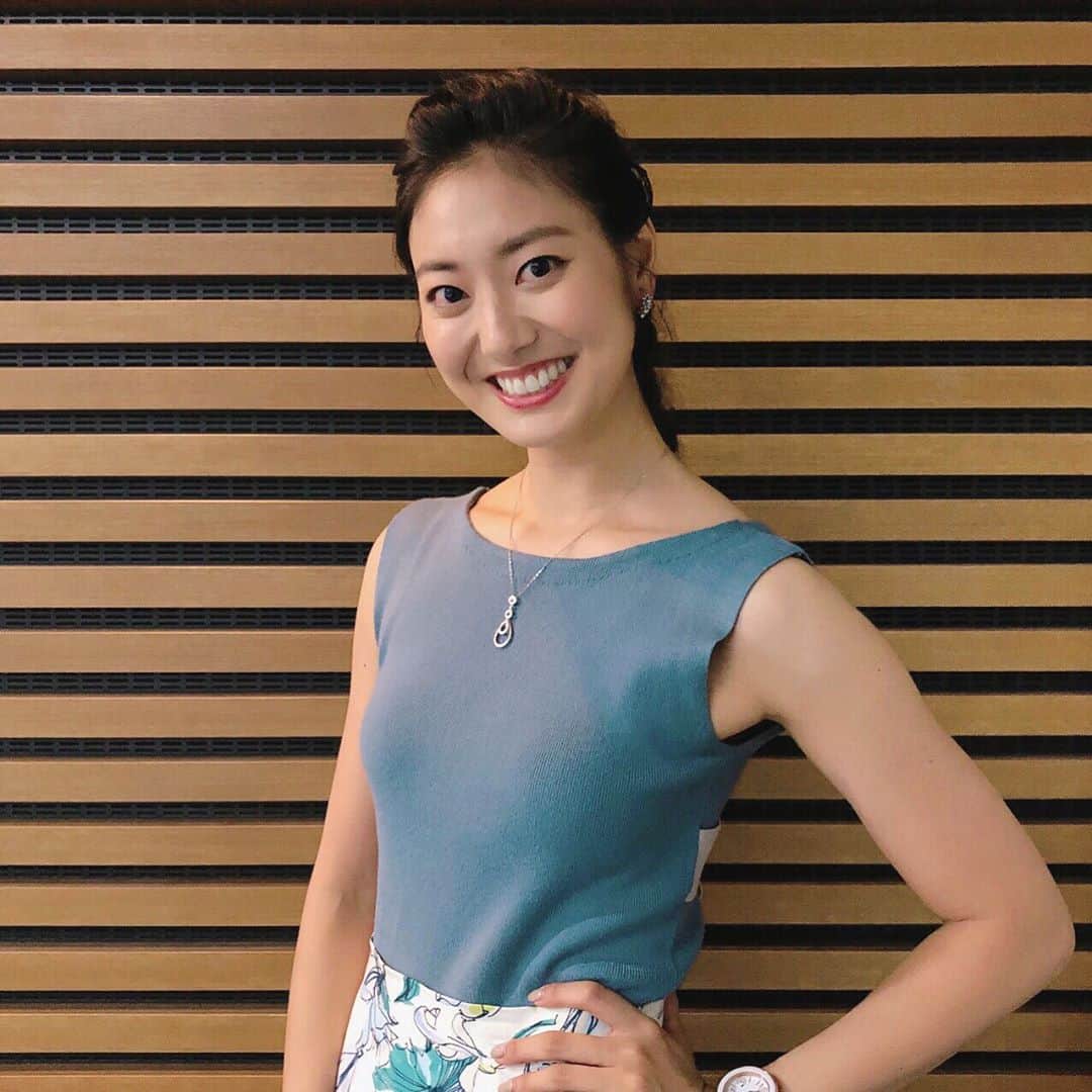 尾花貴絵さんのインスタグラム写真 - (尾花貴絵Instagram)「💄 . 収録のヘアメイクはこんな感じでした。 . 大好きな @marikonoheya さんのお任せで 珍しく、前髪もあげたアップスタイルに…✨ . なんだか新鮮だったなぁ☺❤ いつも楽しくお喋りしている間に、 あっという間に可愛くアレンジして下さる真理子さん💐 いつもありがとうございます！！！ . 衣装も可愛かったので、また改めて載せますね👗 . . #shooting #naturalmake #hairmake #makeup #portrait」9月3日 12時39分 - kie_obana_