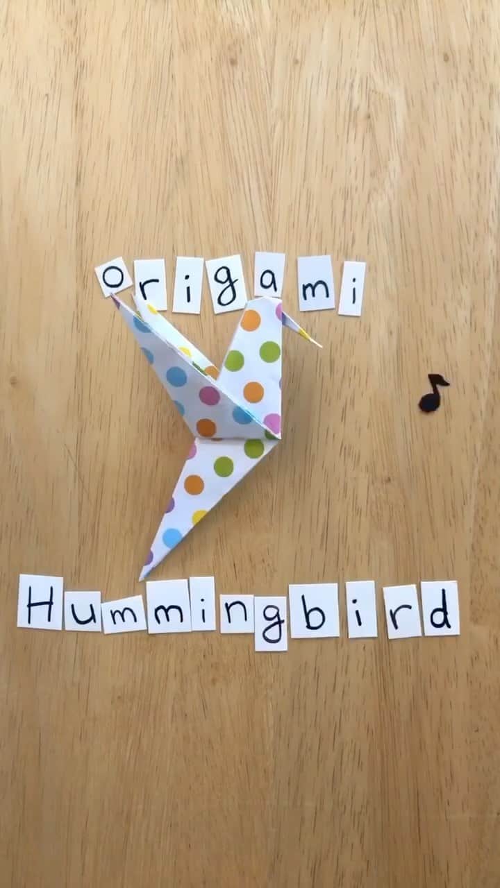 KATのインスタグラム：「I have been posting Origami Tutorials on youtube every week! Last week was this hummingbird and this week I will be posting a turtle! Make sure you subscribe to my channel to get my free tutorials! 🙌🏼 #origami #hummingbird #origamitutorial #stopmotion」