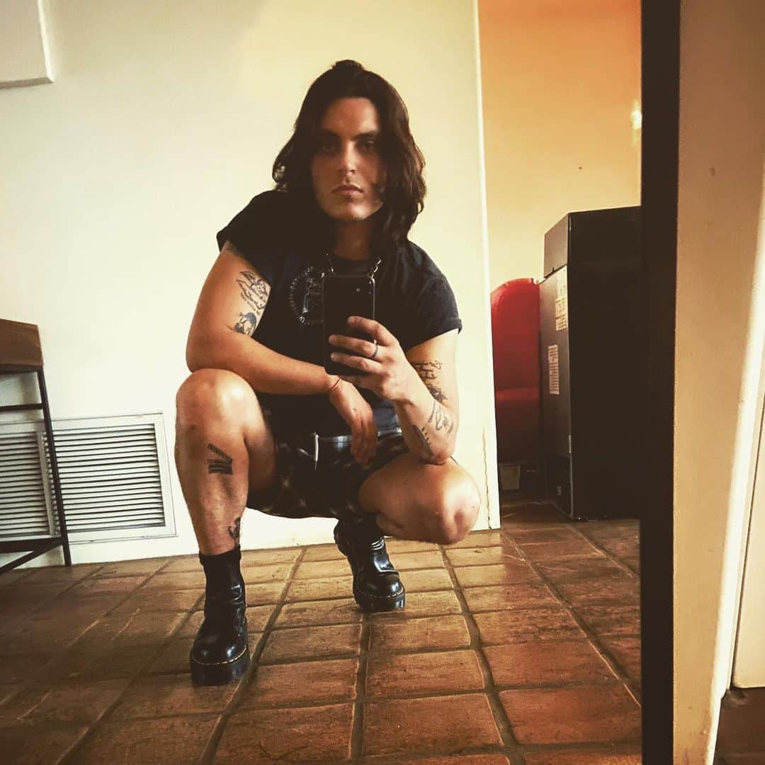 のインスタグラム：「When you feel change inside, you look at yourself differently in the mirror」