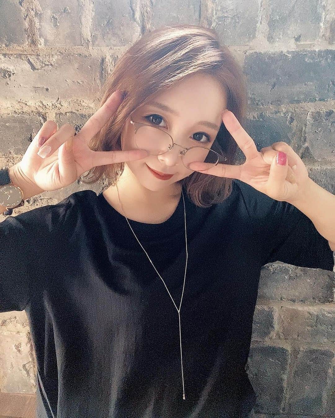 MIYUのインスタグラム：「﻿ ﻿ ﻿ カラーチェンジして﻿ 少し明るくなりました〜🌻﻿ そして、新しいリップもGETして﻿ 幸せ🐼です🤚🏻✨﻿ ﻿ ﻿ ﻿ ﻿ いかがでしょうか？？(笑)﻿ ﻿ ﻿ ﻿ ﻿ ﻿ ﻿ あっという間に﻿ ホーム3連戦目！﻿ ﻿ ﻿ ﻿ 昨日は安達選手の同点タイムリーで﻿ 延長へ持ち込み、引き分けと…﻿ すごく惜しい。あと1歩でした、、！﻿ ﻿ ﻿ ﻿ 今日はスッキリ勝って﻿ 明日からの東北楽天ゴールデンイーグルス戦へ﻿ 挑みましょう🔥🤘🏻﻿ ﻿ ﻿ ﻿ ﻿ 本日もバファローズへのご声援﻿ よろしくお願いします😊🤘🏻✨﻿ ﻿ ﻿ ﻿ ﻿ ﻿ 　﻿ #オリックス #Bs2020 #BsGirls #オリ姫﻿ #野球 #プロ野球 #オリックスバファローズ #超革新系﻿ #野球女子　#野球好き　#京セラドーム大阪﻿ #MIYUしふく #ワンレンボブ　#ショートヘア　#ヘアアレンジ﻿ #メイク　#夏メイク　#ブラウンリップ﻿ #baseball #ORIX #Buffaloes #BINNOVATION﻿ #MIYU #miyu_337  #🐼 ﻿ ﻿ ﻿」