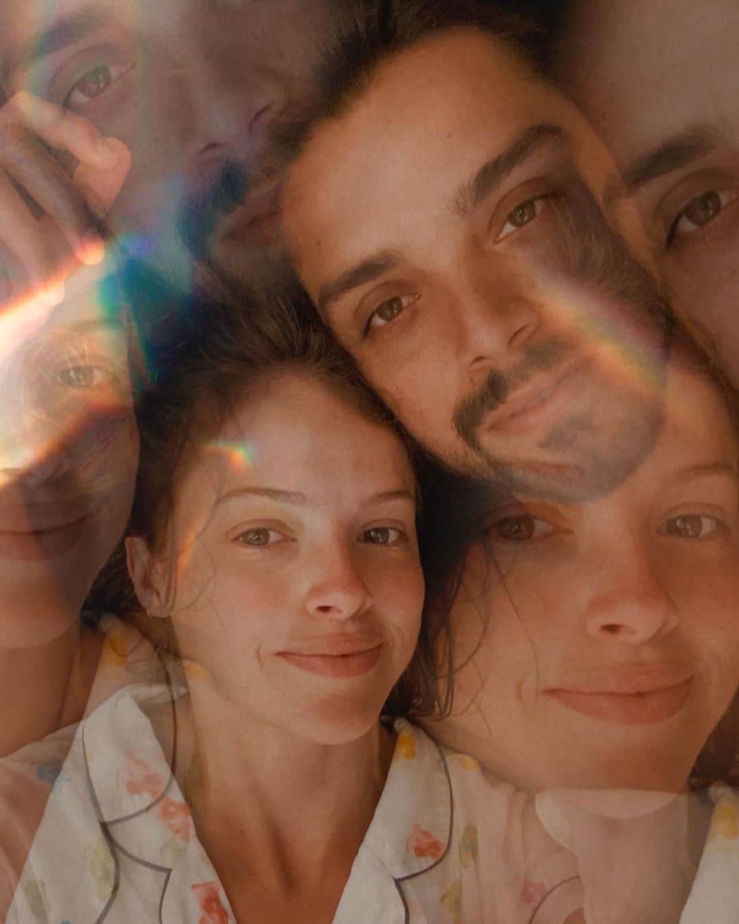 アガサ・モレイラのインスタグラム：「Queria agradecer todo o carinho e preocupação de vcs. Vibrações positivas são sempre bem vindas. Nós estamos muito bem, graças a Deus! Mas, por favor, se cuidem! Afinal, não sabemos como cada corpo irá reagir ao vírus. Precisamos continuar tomando todos os devidos cuidados e precauções. 🙏🏻♥️」