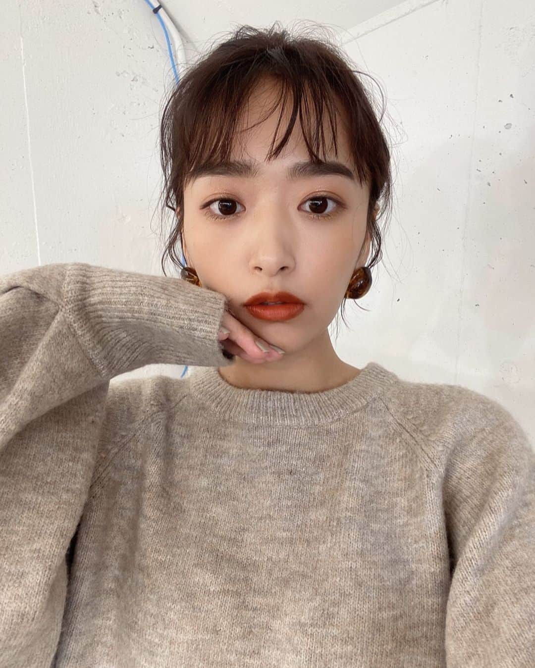 近藤千尋のインスタグラム：「目元キラキラー✨✨ 最近流行ってますよね🥰 自メイクでもやってみよう👌🏻👌🏻  今日も秋冬服撮影です🙋‍♀️📸」