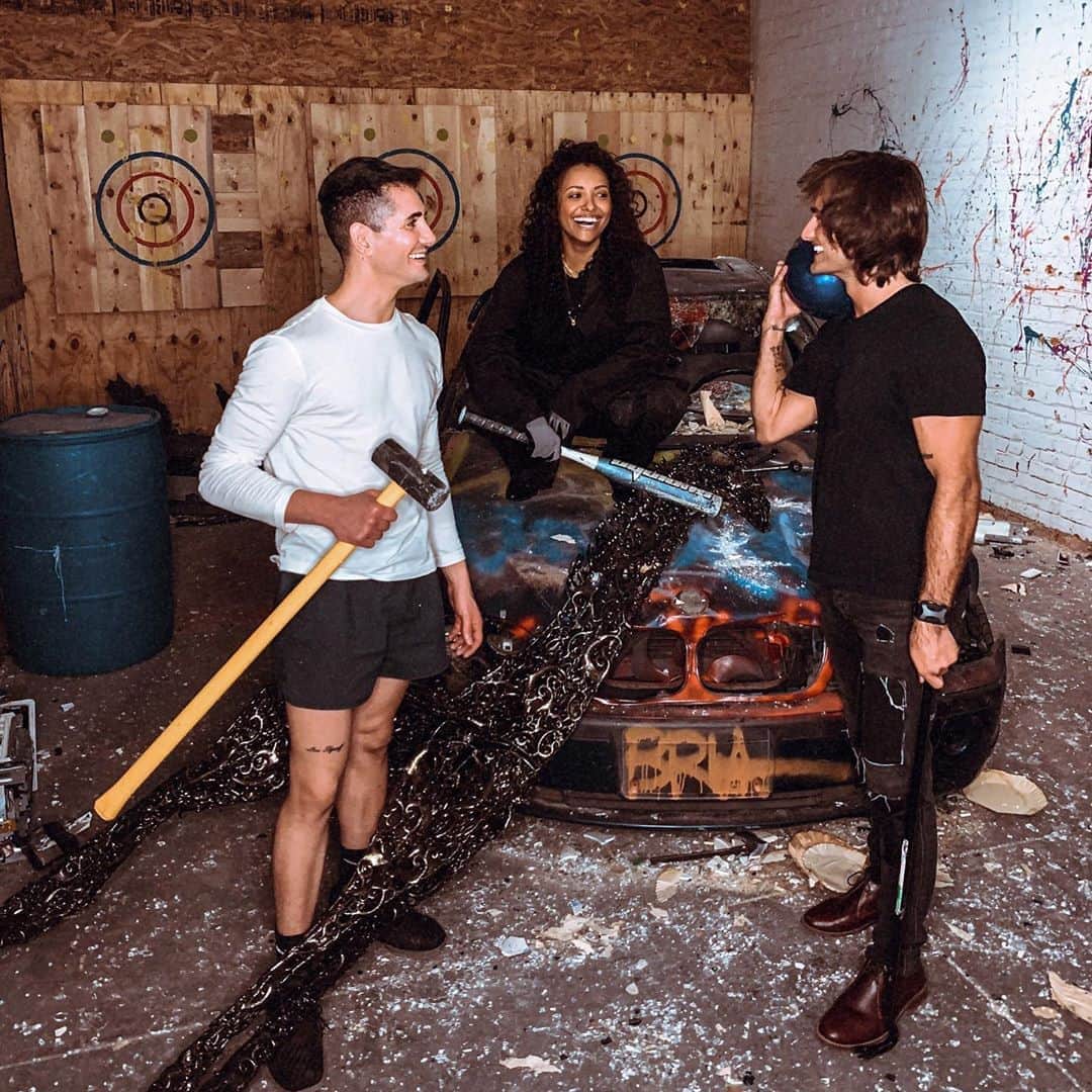 カテリーナ・グレアムのインスタグラム：「Here are some of my fave moments from our upcoming @modern.nirvana adventures. 🙌🏽🙏🏽🥰 #modernnirvana」
