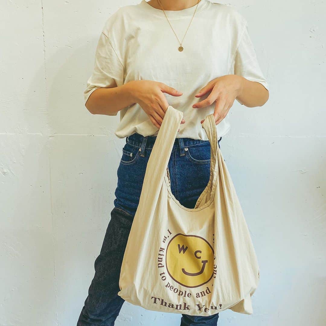 イアリサのインスタグラム：「かわいいエコBAG☺︎ 今日の18:00〜 @wcjapan にて販売です〜。 . みんなでお揃いしましょ〜！ . #WCJ」