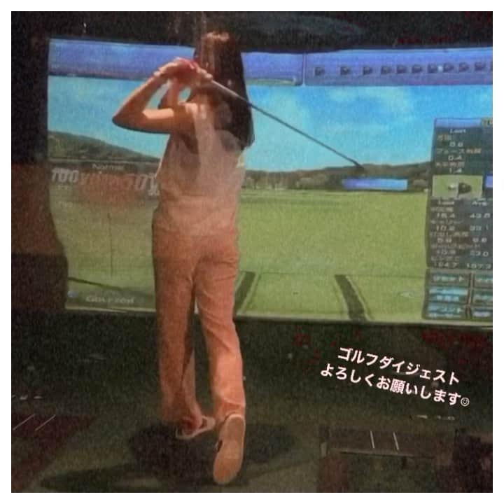 渥美友里恵のインスタグラム：「「📢🏌️‍♀️」﻿ ﻿ 今週のゴルフダイジェスト﻿ ﻿ ・ゴルルとルール﻿ ・ゴルフにぴったり『EV』のすすめ﻿ ﻿ に載っております☺︎﻿ ﻿ ﻿ 動画はお友達と行ったスクリーンゴルフで⛳️❤️﻿ 1人で汗だくになる練習もいいけれど﻿ お友達居るとわいわい出来て楽しい〜﻿ ﻿ ﻿#ゴルフダイジェスト #週刊ゴルフダイジェスト  #渥美友里恵」