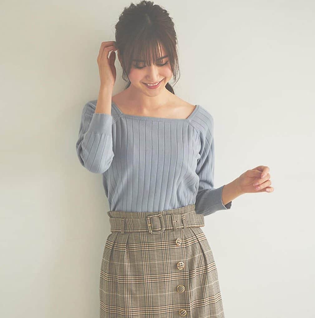 のインスタグラム：「New in💓﻿ ﻿ 新作ニットが入荷いたします😊﻿ ﻿ バックシャンプルオーバー﻿ ¥15.000＋tax﻿ ﻿ Backレース×リボンデザインがPointです💕﻿ ﻿ ﻿ ﻿ #レッセパッセ #laissepasse #デビュードフィオレ #debutdefiore  #laissepasseonlinestore #新作 #ブラウス #ブラウスコーデ #ニット #ニットコーデ #ワンピース #ワンピースコーデ #スカート #スカートコーデ #花柄ワンピース #花柄スカート #花柄」