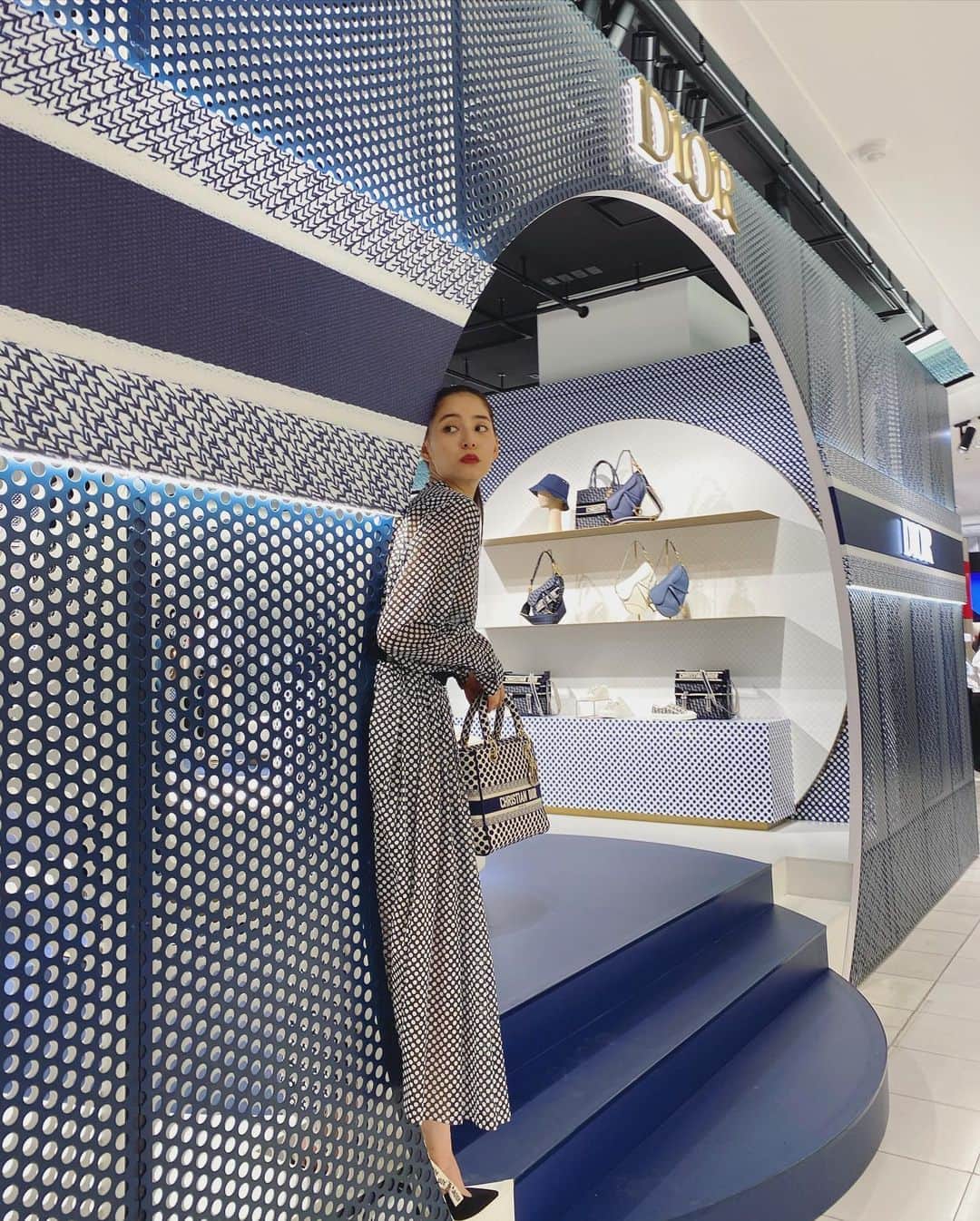 新木優子さんのインスタグラム写真 - (新木優子Instagram)「お店の世界観もDiorらしさがありつつ爽やかでドットがたくさんでした○●♡  #Dior #DiorIsetan」9月3日 14時32分 - yuuuuukko_