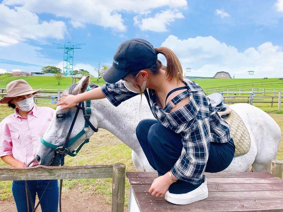 川村虹花さんのインスタグラム写真 - (川村虹花Instagram)「白馬とても素敵だった🐴 動物かわいい。 ･ #白馬の王子様どこ  #白馬 #名前はいちごちゃん #いちごちゃんいい子 #ゆっくり歩いてくれた #こんな重い私を乗せてくれた #ありがとう」9月3日 14時33分 - nanaka_kawamura