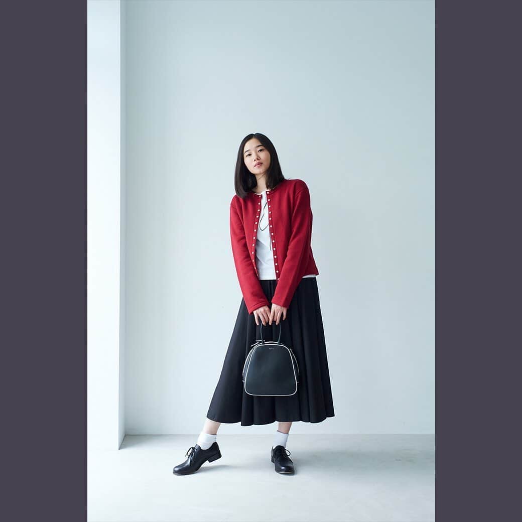スタイライフさんのインスタグラム写真 - (スタイライフInstagram)「Rakuten Fashionで見つける秋の定番服🍂  まず初めにご紹介するのが フレンチ・カジュアルを代表する<アニエスベー>  流行にとらわれない、シンプルでカジュアルなデザインが特徴。  初めの１枚ならば、黒×白、ピッチ（幅）の細い王道の長袖ボーダーがおすすめ💐  季節、流行問わずに、いつ何時も自分らしく着こなせるアイテムです👕  他のアイテムも要チェック！✨  RF mag.特集はこちら💁♀▶▶▶ ・ https://brandavenue.rakuten.co.jp/contents/rfmag/agnesbmackintosh/ ・ --------------------------------- Rakuten Fashionのファッションマガジン #RFmag がスタート👗 ・ オシャレとショッピングを楽しむための、小さな提案をしていきます 😉✨ ・ RFmag.はこちら✅▶▶▶ ・ https://brandavenue.rakuten.co.jp/contents/rfmag/ --------------------------------- ・ #RFmag #RakutenFashion #楽天 #rakuten #ファッション #コーディネート #今日のコーデ #本日のコーデ #きょコ #お洒落さんと繋がりたい #服好きな人と繋がりたい #アニエスベー #agnesb　#カジュアルコーデ #シンプルコーデ #ボーダー #カーディガン」9月3日 14時37分 - rakutenfashion