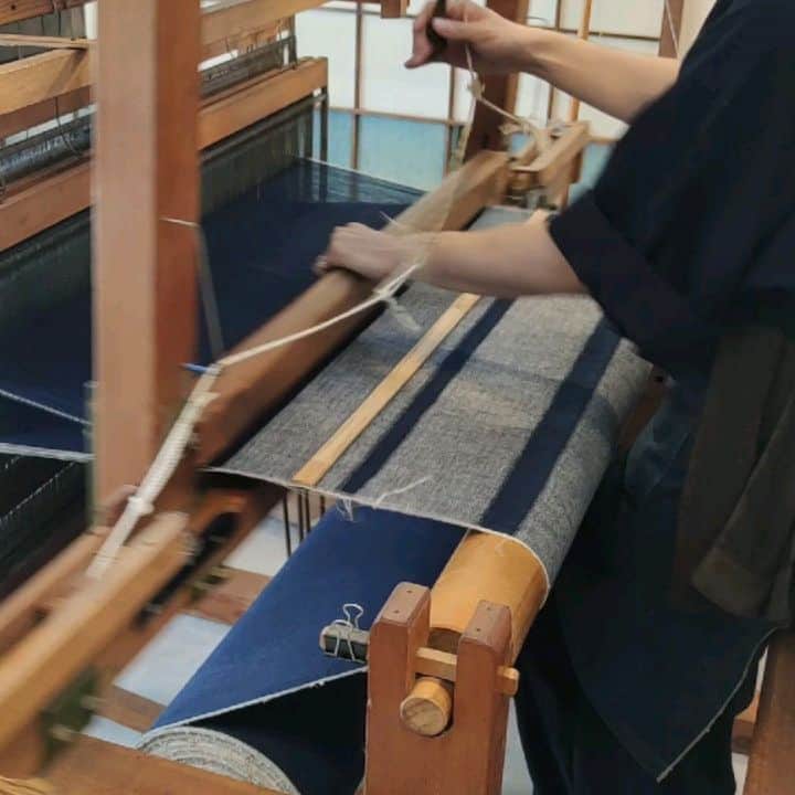 momotarojeansのインスタグラム：「Passed 108days from start,  Finally well woven and cut it today,    the world finest Natural-Indigo fabric will move to sewing factory to be a jeans.」
