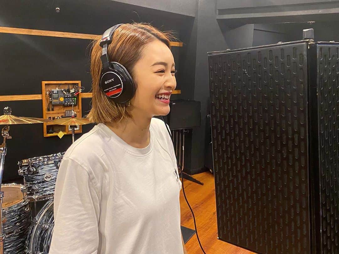 富久美玲のインスタグラム：「_ . あるお仕事で・・・ レコーディングをしてきました🎧♪ . 解禁までお楽しみに＼(^o^)／ .」