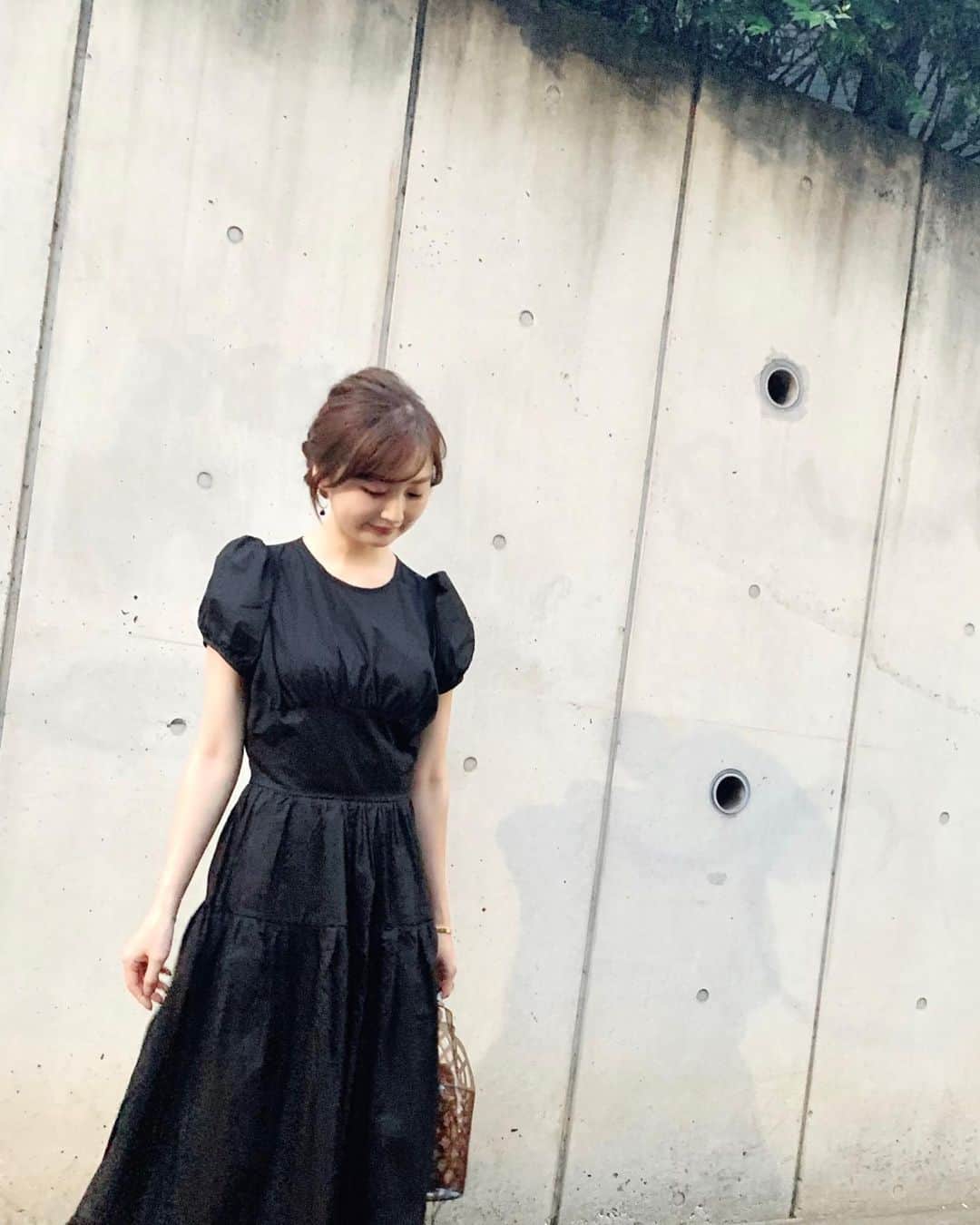 西村笑花さんのインスタグラム写真 - (西村笑花Instagram)「♡ ・ ・ 先日、 行ってみたかったお店にお出かけしたので @by__munir のワンピースを着たよ☺️🥂✨ 背中のリボンが上品で可愛いっ🍒 #by__munir #sappun #accommode #fashionstyle #coodinate #onepeace #fashiongram」9月3日 15時20分 - emika_nishimura