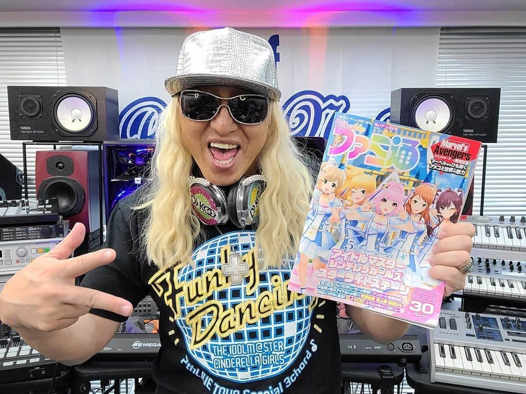 DJ KOOさんのインスタグラム写真 - (DJ KOOInstagram)「祝 #デレステ5周年 !!!!! おめでとうございます!! ファミ通インタビューDJ KOOの『デレステ』最KOO！超がつくありがとうDO DANCE!! です！！ 24magicの選曲かなり気合い入り中!!   #デレステ #アイマス #ファミ通   #24magic #DJKOO」9月3日 15時23分 - dj_koo1019