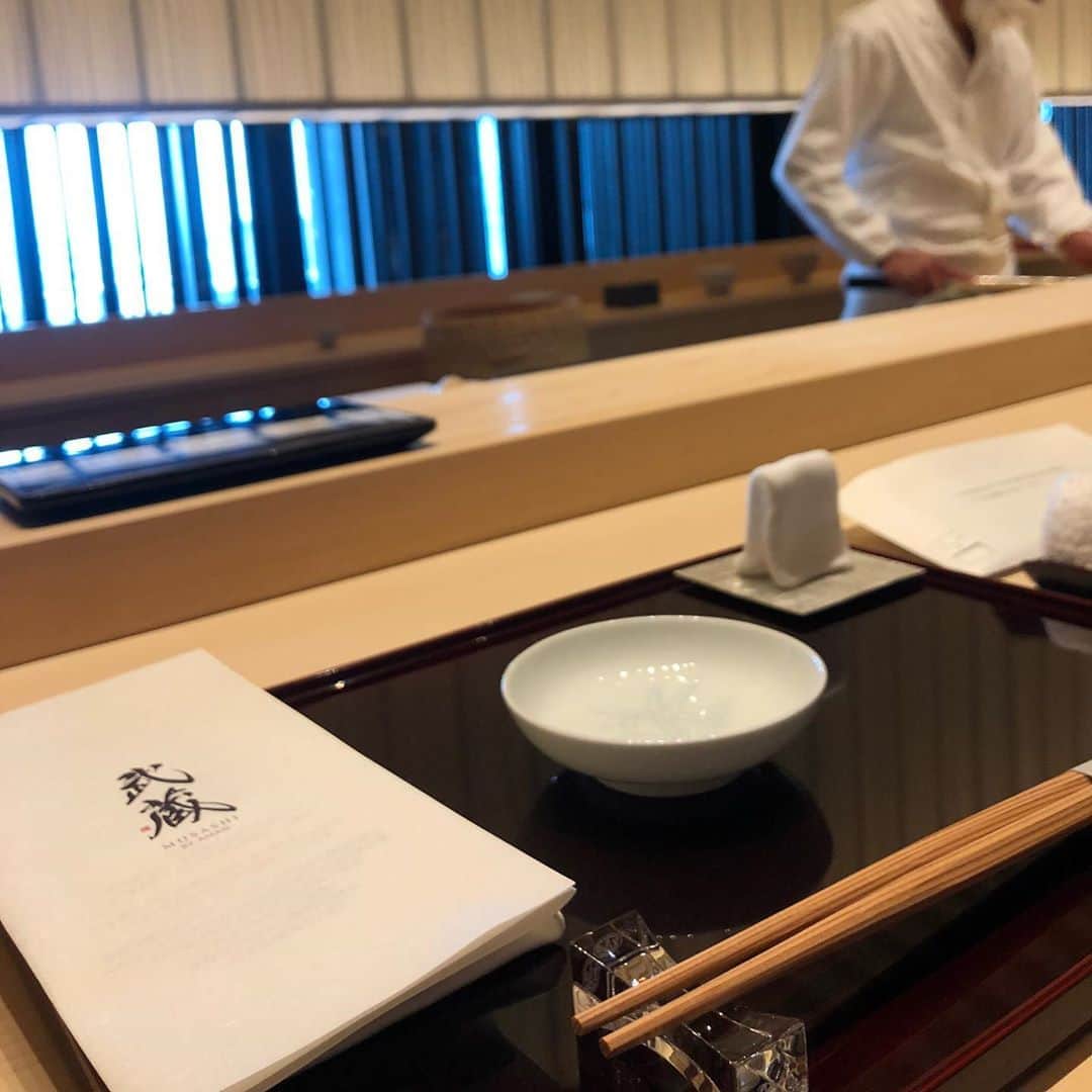 佐野友妃子さんのインスタグラム写真 - (佐野友妃子Instagram)「Amazing Moment at Musashi by Aman Tokyo. Many thanks to the Chef and @hugosanalitro 🤍🙏🏽✨  . Momと武蔵でお鮨ランチ🍣  @aman_tokyo」9月3日 15時40分 - yukikosano1111