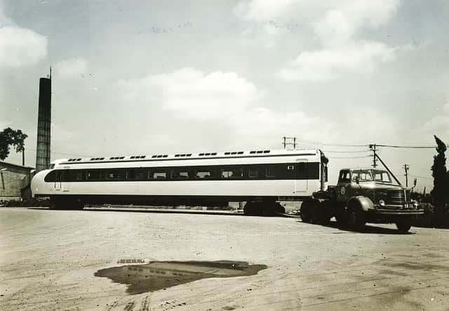 ＵＤトラックスさんのインスタグラム写真 - (ＵＤトラックスInstagram)「6TW truck towing Shinkansen(bullet train) in 1963 新幹線を牽引する6TW型  1963年撮影  #udtrucks #UDトラックス #日産ディーゼル #nissandiesel #retro #レトロ #history #歴史 #60s #60年代 #6tw」9月3日 15時41分 - udtrucksjp