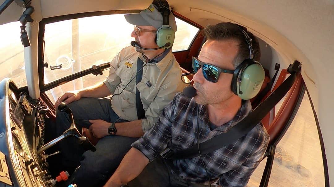 Kevin Richardson LionWhisperer さんのインスタグラム写真 - (Kevin Richardson LionWhisperer Instagram)「Believe it or not there are many similarities between working with wild animals and flying aeroplanes. For one, not every person who learns to fly is going to develop, or have the skills to perform aerobatics or even fly professionally, just as not everyone who befriends a wild animal is guaranteed the ability to work with that animal on an ongoing basis. An aeroplane can be safe in the hands of someone who is experienced, skilled and competent, but is an extremely dangerous weapon in the hands of someone who is not. The same goes for a wild animal. Disrespect an aeroplane and it’ll eventually bite you. Misjudge or misread a wild animal, and it’ll do the same. Fly an aeroplane when the conditions are not right, or try make a landing beyond your skills set - the likelihood is that you are looking for trouble and will find it. Interact with an animal when it’s not in the mood, or engage it in a way beyond your experience, and the chances are, you’ll land yourself in hot water. Over 100 deaths are reported each year due to horse-riding related injuries. 80,000 hospitalizations occur in the USA alone. The majority of the riders report that the injury was preventable and due to handling error. Mistakes are made by experienced riders, they happen more easily for unexperienced riders, Everything we do in life is fraught with risk. No one was ever promised a “safe” life, despite the fact that we are living in the safest times ever as a bipedal species. We all have some tolerance for risk considering that we willingly climb into cars and other motor vehicle transport daily. Each person has their own line in the sand when it comes to risk, and negotiates their lives accordingly. #foodforthought #sorryforthelongpost」9月3日 15時41分 - lionwhisperersa