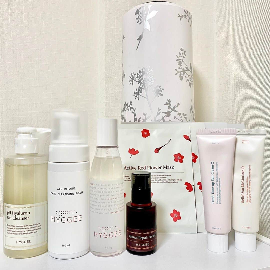 のインスタグラム：「韓国コスメブランドHYGGEE @hyggee_official_jp のスキンケア。 敏感肌の方にオススメだそうで、日焼け止めクリームのリリーフサンモイスチャライザー  は韓国でランキングにも入ったそうです。 軽いつけ心地なのでお肌の弱い方に向いてます🙌 他にもヒアルロン酸入りのクレンジングや美容液、マスクパックなどありますが韓国ならではのプチプラなのに使用感が良いのでオススメ◎  #hyggee#韓国コスメ#韓国スキンケア#ヒュッゲ日本公式ショップ#ヒュッゲジャパン#韓国コスメヒュッゲ#敏感肌にはhyggee#ヒュッゲ#プチプラコスメ#韓国コスメレビュー#뷰티스타그램#뷰티#화장품#메이크업#화장품추천#코스메틱#팔로우미#pr」