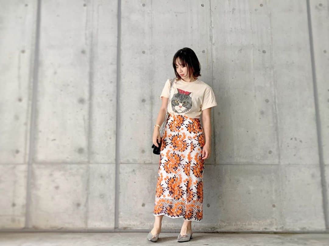 yuco_yoshidaさんのインスタグラム写真 - (yuco_yoshidaInstagram)「このスカート、ストレッチなしだからめっちゃ歩幅小さくしか歩けないけどお気に入り🥰🥰🥰 いつもガシガシ早歩きしてるから、これ履くとたまにはゆっくり歩こうと思わせてくれる。爆 ・ ・ #ダメT もヘビロテ♡♡♡ ・ ・ #いつコ #ダメtシャツ  #ヘンダーソン」9月3日 15時46分 - yuco_yoshida