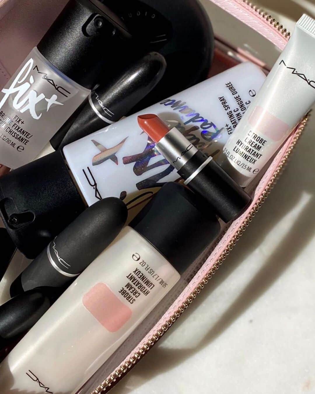 M·A·C Cosmetics UK & Irelandさんのインスタグラム写真 - (M·A·C Cosmetics UK & IrelandInstagram)「Our kind of pencil case👌😘  Who’s with us? #BacktoSchoolBeauty essentials featuring: Fix + Mini, Strobe Cream, Scattered Petals Powder Kiss Lipstick & Whirl Mini MAC. #regram @maccosmeticsaustralia」9月3日 16時15分 - maccosmeticsuk