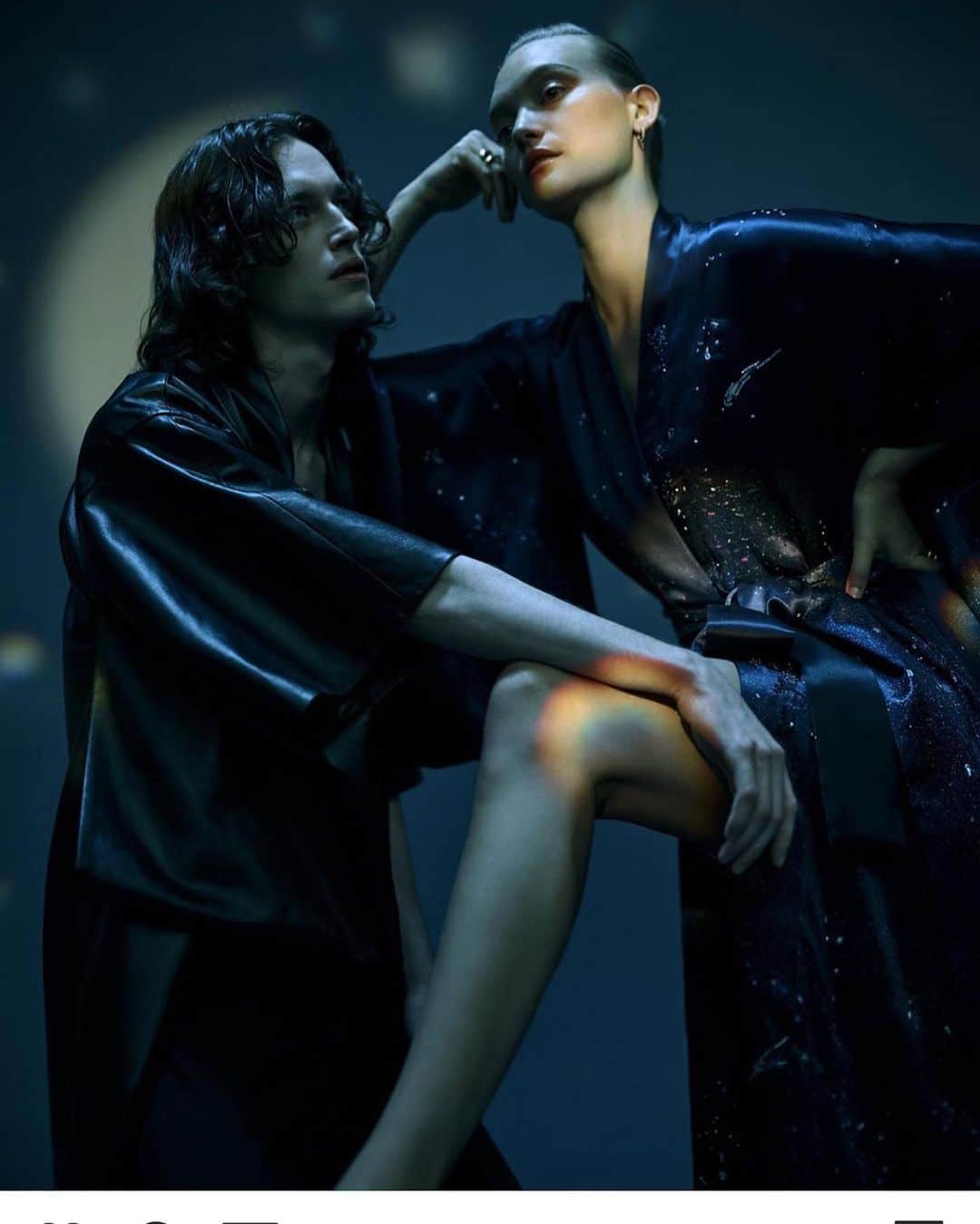 のインスタグラム：「Common Hours @commonhoursofficial Photography @georgesantoni Styling @_sarahstarkey_ Hair @darenborthwick Makeup @lindajefferyesmakeup Art director @volpibruna」