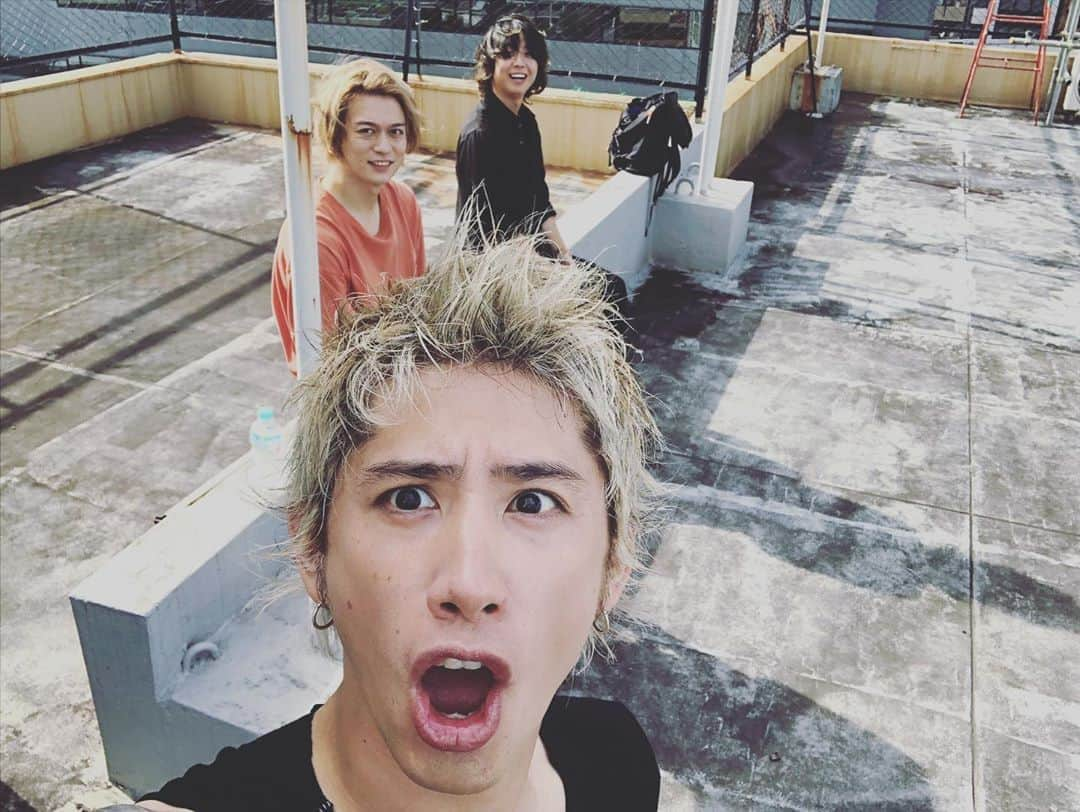 Taka さんのインスタグラム写真 - (Taka Instagram)「久々のお仕事。 @toru_10969 @tomo_10969 @ryota_0809 @oneokrockofficial」9月3日 16時20分 - 10969taka