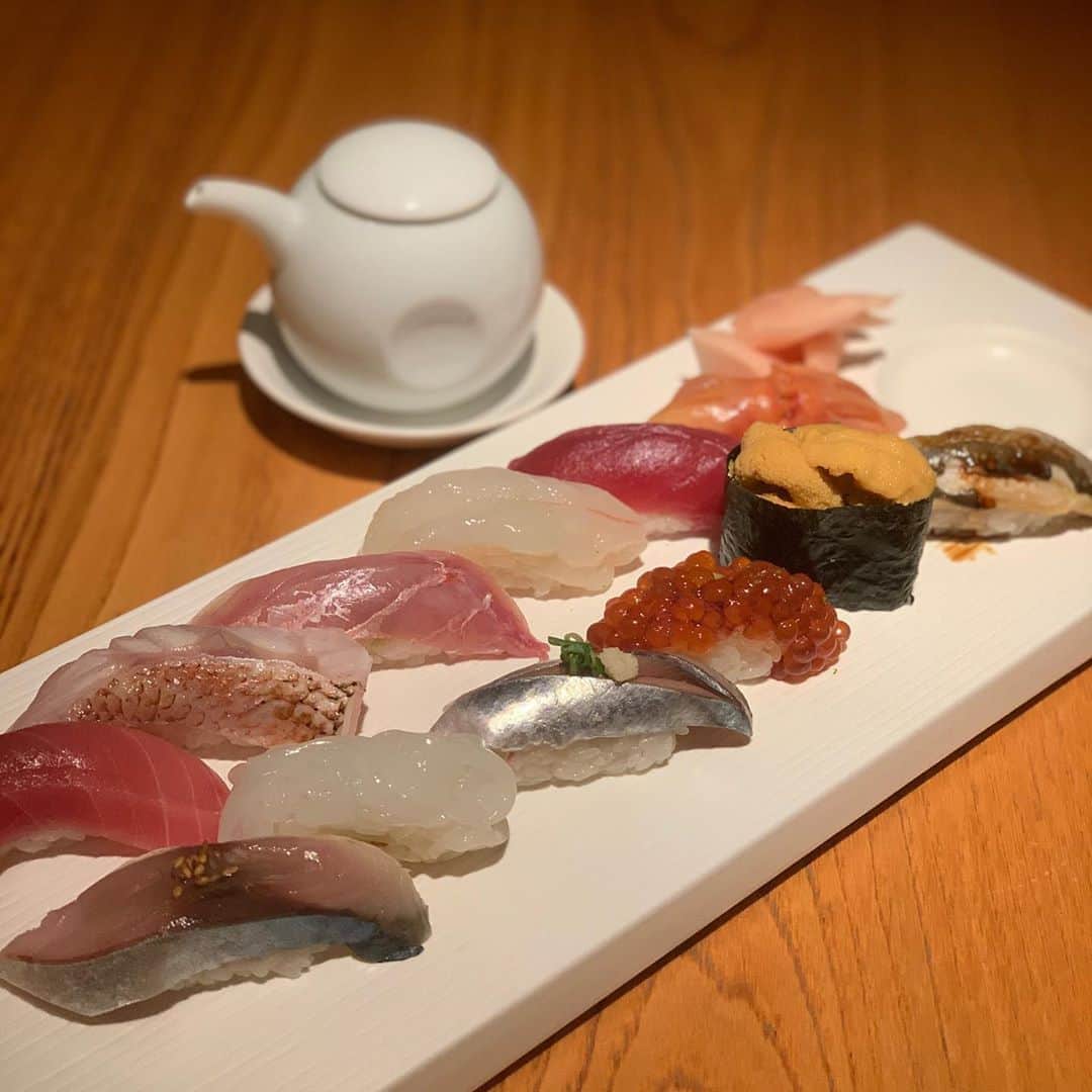 松久信幸さんのインスタグラム写真 - (松久信幸Instagram)「Delicious sushi makes people happy 🍣🍣. @tokyonobu  @ochiai.hikaru  @nobumatsuhisa_dinnerware」9月3日 16時24分 - therealnobu