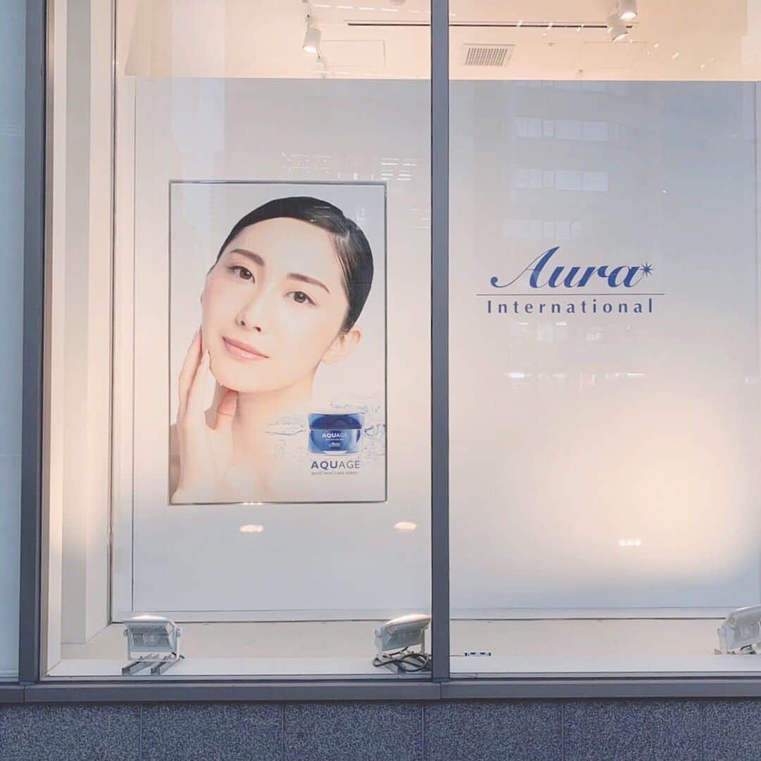 aya onoのインスタグラム：「7月8月は大阪なんばマルイでPOP UP アウラインターナショナルのメインモデルをさせていただいております  9月は早速9/9〜9/11の #コスメ大阪 に出展します。 3日間は私もブースにいるので、よかったら会いに来てください😊  #アウラインターナショナル#アウラ#アクアージュ#アクアージュスキンケアジェル#大野彩#コスメ大阪#cosmeosaka#コスメ大阪2020#cosmeosaka2020#美容好きさんと繋がりたい」