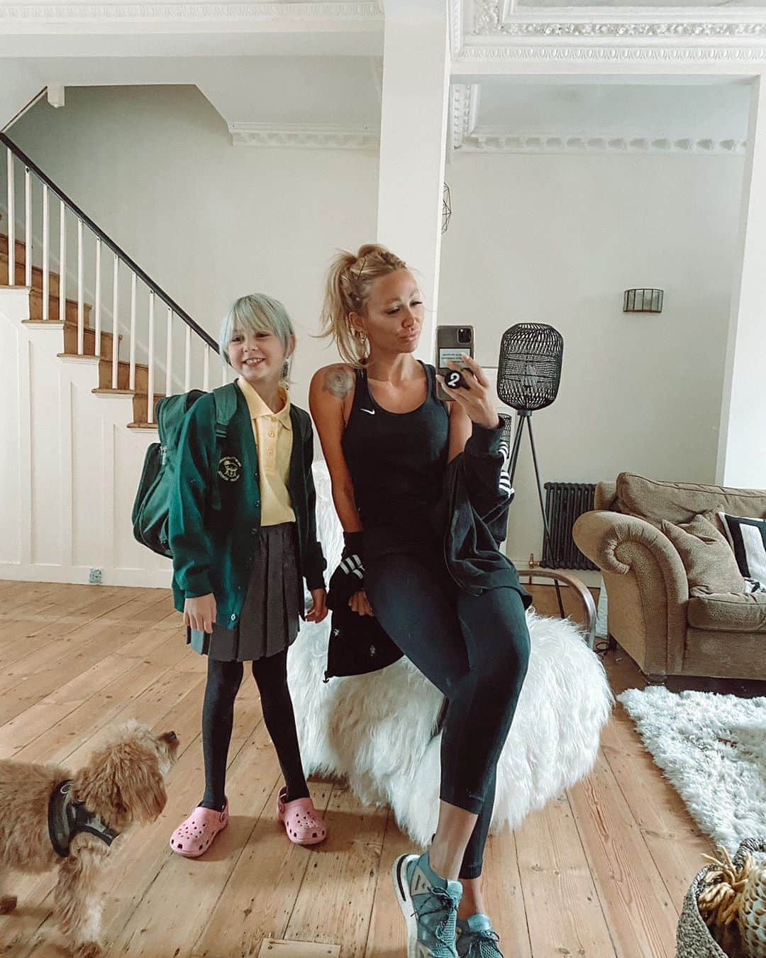 ルー・ティーズデールのインスタグラム：「Forgot the back to school shoes oops 🤍」