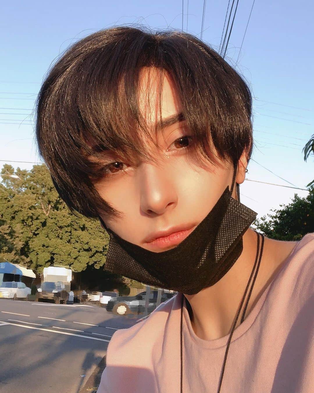 ナイトのインスタグラム：「Spring is here 🌸 Today’s weather was really comfortable and warm, time to bring out my Spring clothing!」