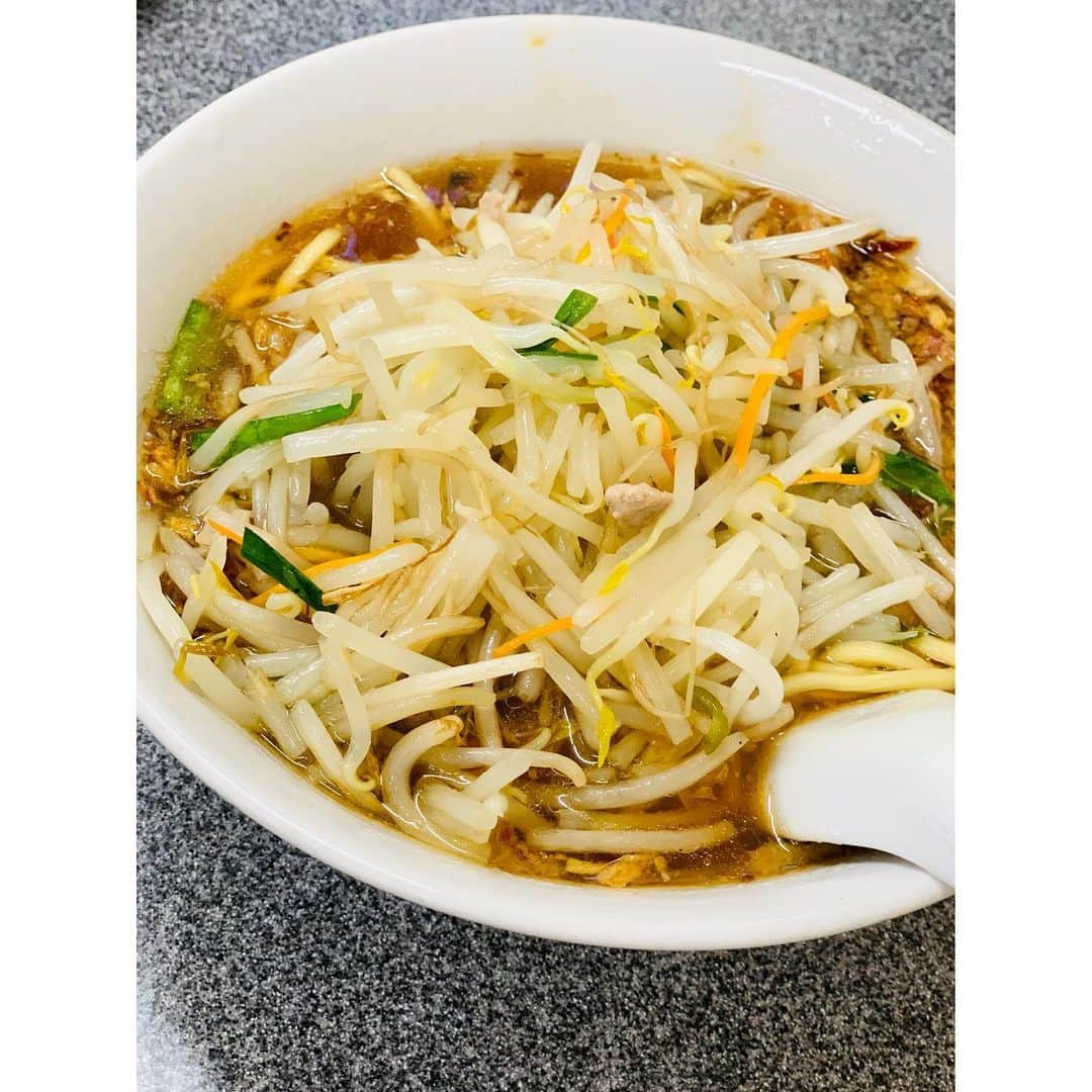 坂田陽子さんのインスタグラム写真 - (坂田陽子Instagram)「本日　#newsevery  にて 大好評　@xiaowei1970  小薇先生の　#幸せの中華レシピ　が放送されます。 ・ 身近な食材とプロの目から鱗なテクニックでご家庭でも本格的な中華を😆‼️ ・ 今夜は中華食べたくなりますよー😆 ・ ・ 写真は内容とは関係ありません🤣 ただただ、私が好きなとあるお店の #もやしラーメン　#餃子 #今夜は中華」9月3日 16時49分 - yokosakata