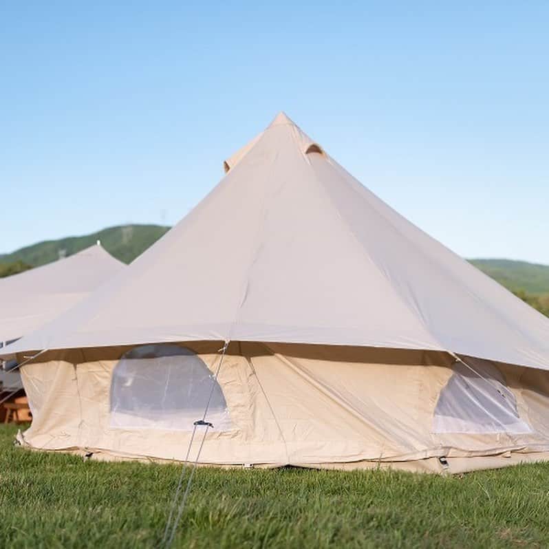 キャンプ情報サイト［ランタン］さんのインスタグラム写真 - (キャンプ情報サイト［ランタン］Instagram)「CAMP SMILE STYLE ／ 淡い色合いで存在感を放つ ノルディスクのアスガルド ＼ いろんなキャンパーのキャンプスタイルを現地取材と一般キャンパーからの投稿で数多く掲載してます。 . . 詳しくは @lantern.camp webサイトをご覧ください . . #camp #camping #outdoor #travel #trip #lantern_smile #nature #キャンプ #キャンプ用品 #アウトドア #テント #自然 #旅行 #キャンプ初心者 #キャンプ好きな人と繋がりたい #キャンプスタイル #LANTERN #キャンプギア #ノルディスク #nordisk #ノルディスク_テント #アスガルド #rtic #クーラーボックス #snowpeak #スノーピーク_チェア #スノーピーク #マキノ高原キャンプ場 #ファミリーキャンプ」9月3日 17時16分 - lantern.camp