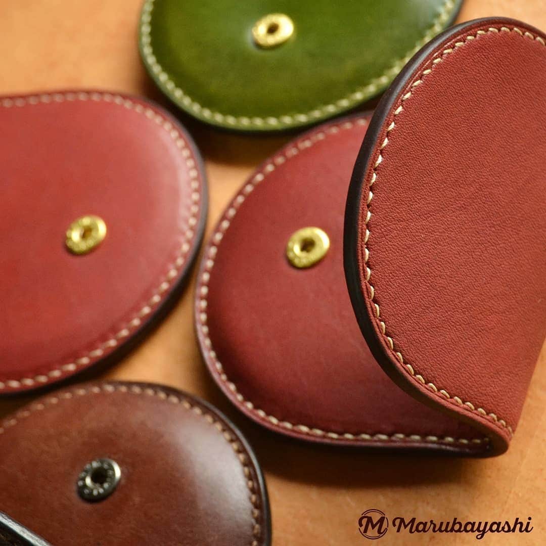 MARUBAYASHIさんのインスタグラム写真 - (MARUBAYASHIInstagram)「* 「コインケース」 秋っぽい色が集まりました。  "coin purse" It's a collection of fall-like colors.  #革 #レザー #leather #皮革 #コインケース #coinpurse #レザークラフト #leathercraft #leatherworks #leatherdesign」9月3日 17時16分 - takahiro_marubayashi