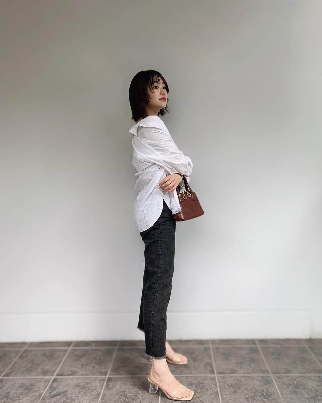 舞雛かのんさんのインスタグラム写真 - (舞雛かのんInstagram)「Simple.  🥼+👖+Vintage Ferragamo.  先日の少し涼しくて シンプルな気分だったとき💭.  #hedy #hedydaikanyama #vintage #daikanyama」9月3日 17時33分 - mizho_601