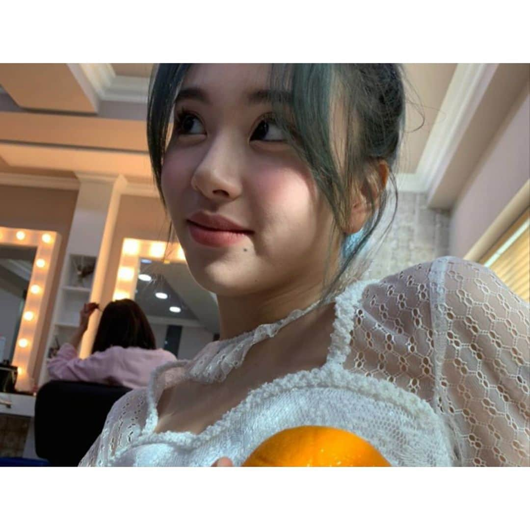 TWICEさんのインスタグラム写真 - (TWICEInstagram)「너무너무너무너무 좋다 이 뮤직비디오만 벌써 몇번을 봤는지...#실리카겔 @silicagel.official ⠀ 그리고 좀 예전 사진들 #챙뮤직」9月3日 17時33分 - twicetagram