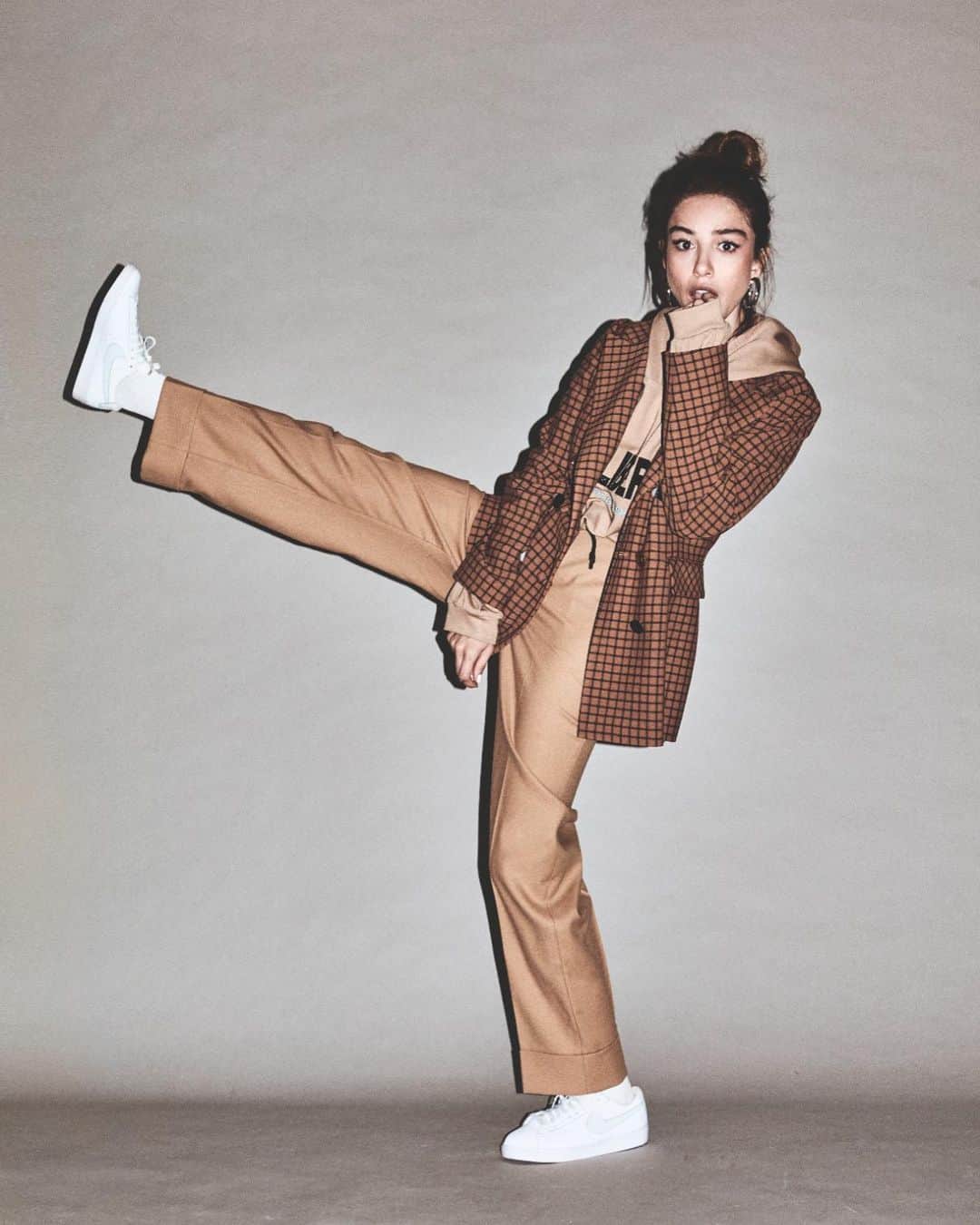 Ozge Gurelのインスタグラム：「@allmagazine 🦒🦒」