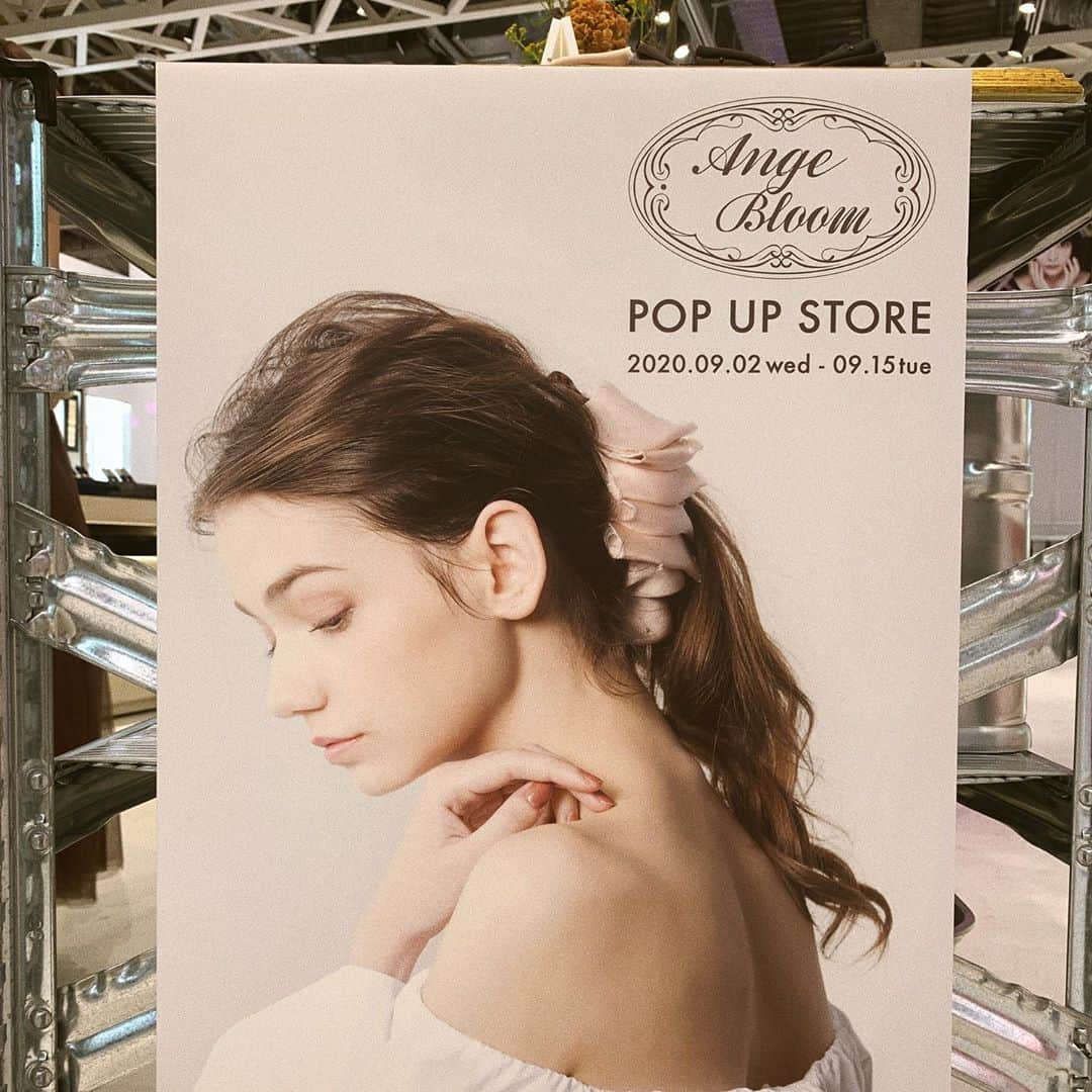 AngeBloomのインスタグラム：「【POP-UP ストア】 2020.09.02-09.15 @beautysquare.tokyo   原宿駅からすぐの素敵な場所でPOP UPを開催しています！  WEBのみの販売なので、なかなかお手にとってもらえる機会は少ないので、ぜひお近くの方は遊びにいらしてくださいね！  @angebloom_official  #angebloom  #アンジェブルーム #バナナクリップ #バナナクリップアレンジ #ヘアクリップ #ヘアクリップアレンジ」