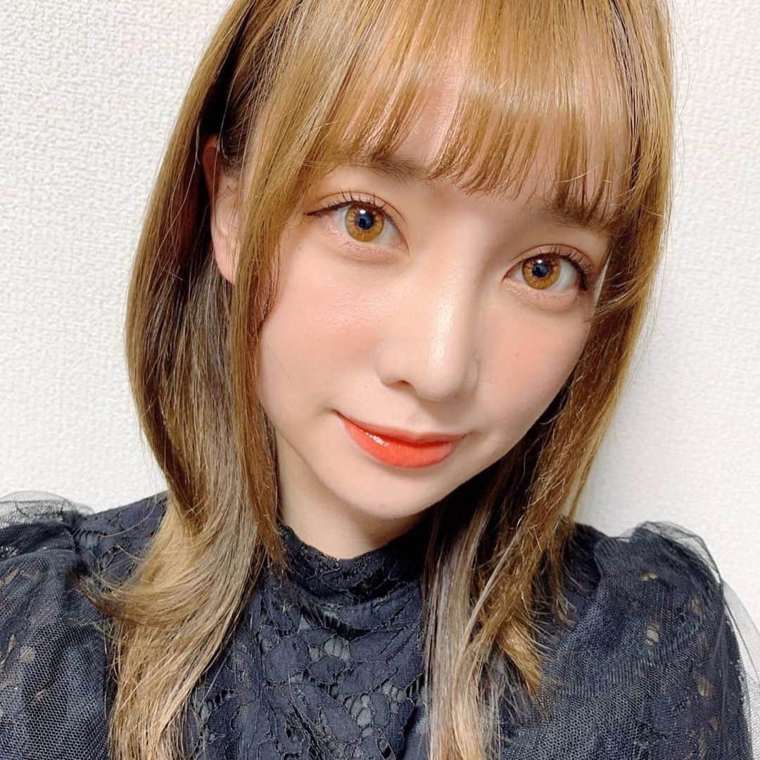 Mew contactさんのインスタグラム写真 - (Mew contactInstagram)「チルベイビー﻿ ベイビーブー ﻿ ギャビーイメモの人気カラコン❤﻿ 今回は「ベイビーブー」をレポ☝﻿ ﻿ 【スペック】﻿ DIA14.0mm/着色直径13.0mm﻿ ﻿ 【デザイン】﻿ フチはブラックドットで点々に(*´▽｀*)♪﻿ 内側は濃淡のあるゴールドブラウン🌸﻿ 放射状になっているデザインです！﻿ ﻿ 【実際に装着】﻿ ゴールドブラウンの発色がゴージャス😊﻿ サイズが控えめだからバランス◎👀﻿ 放射状のデザインもはっきり見えます(*ﾉωﾉ)﻿ ﻿ 【全体の雰囲気】﻿ ハンサムな外国人風♡﻿ 垢ぬけたハーフeyeに仕上がります。﻿ いつものハーフ系に飽きた来た人に💕﻿ ﻿ ------------------------------------﻿ カラコン買うならMew contact！﻿ 詳細はプロフィールから！﻿ URLをチェックしてね🔍﻿ ------------------------------------﻿ ﻿ #JK #カラコン #カラーコンタクト #カラコンレポ #カラコン着画 #カラコン通販 #カラコンレビュー #mewcontact #ミューコンタクト #colorcontacts #メイク #サロモ #카라콘 #おしゃれ #컬러콘택트렌즈 #coloredcontactlenses #おうちで過ごそう #サロンモデル #ポートレート #モテカラコン #カラコン動画 #可愛い💕 #ファッション #JD #おしゃれ #ベイビーブー #컬러렌즈 #gaby #可愛い #チルベイビー」9月3日 17時52分 - mewcontact