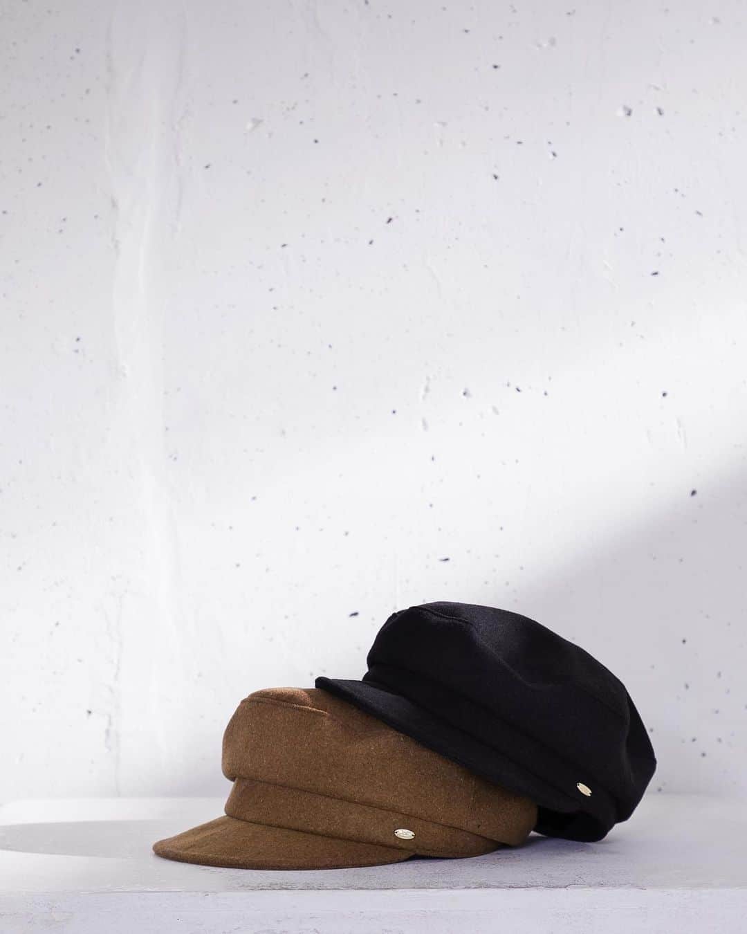 のインスタグラム：「【JILLSTUART SEPTEMBER 2020】﻿ NORA HAT 092-0296002 col.black,beige ¥6,000+tax  #jillstuart ﻿ #jillstuart_jp ﻿ #2020aw ﻿#autumn #winter  #dark #romantic  #newarrivals」